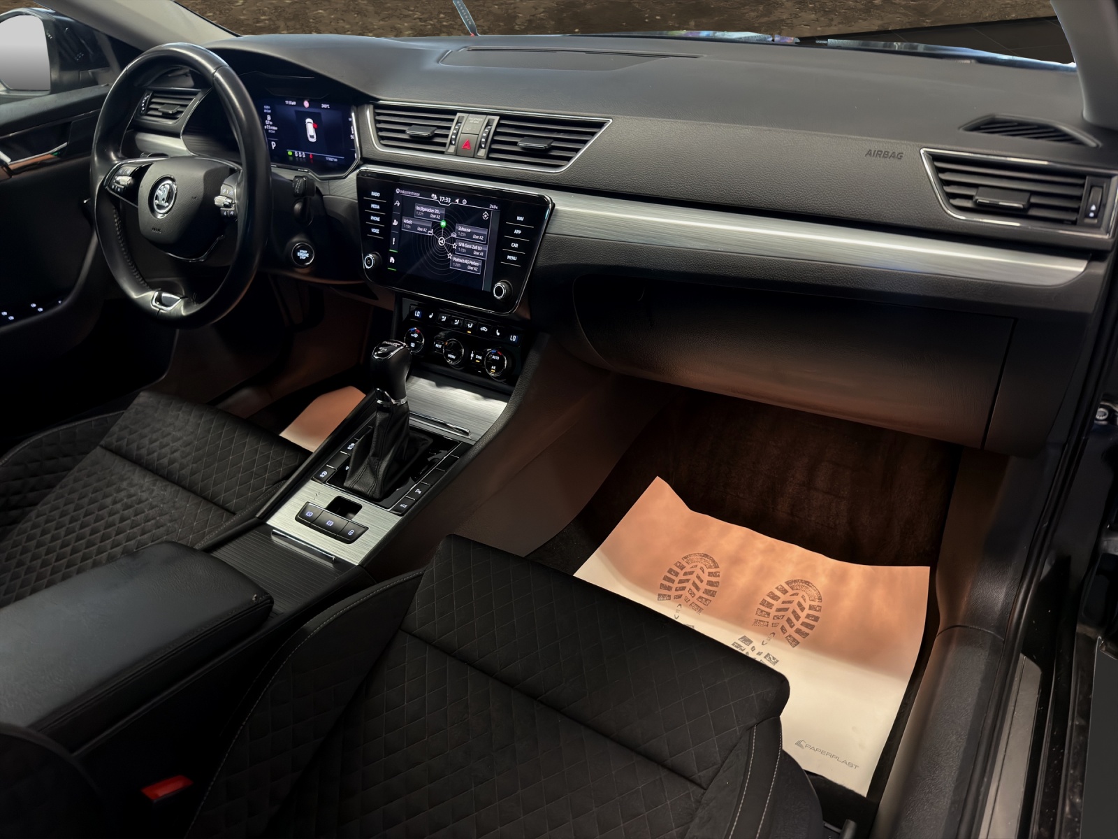 SKODA Superb Combi 2.0 TDi Ambition 4x4 DSG-image-11