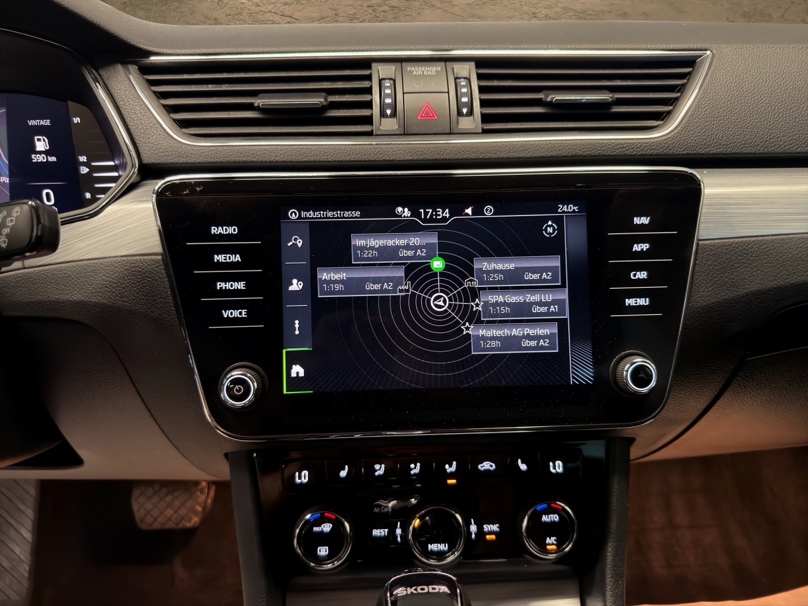 SKODA Superb Combi 2.0 TDi Ambition 4x4 DSG-image-9