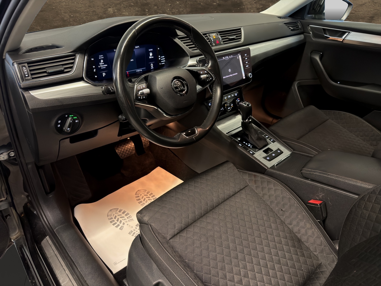 SKODA Superb Combi 2.0 TDi Ambition 4x4 DSG-image-7