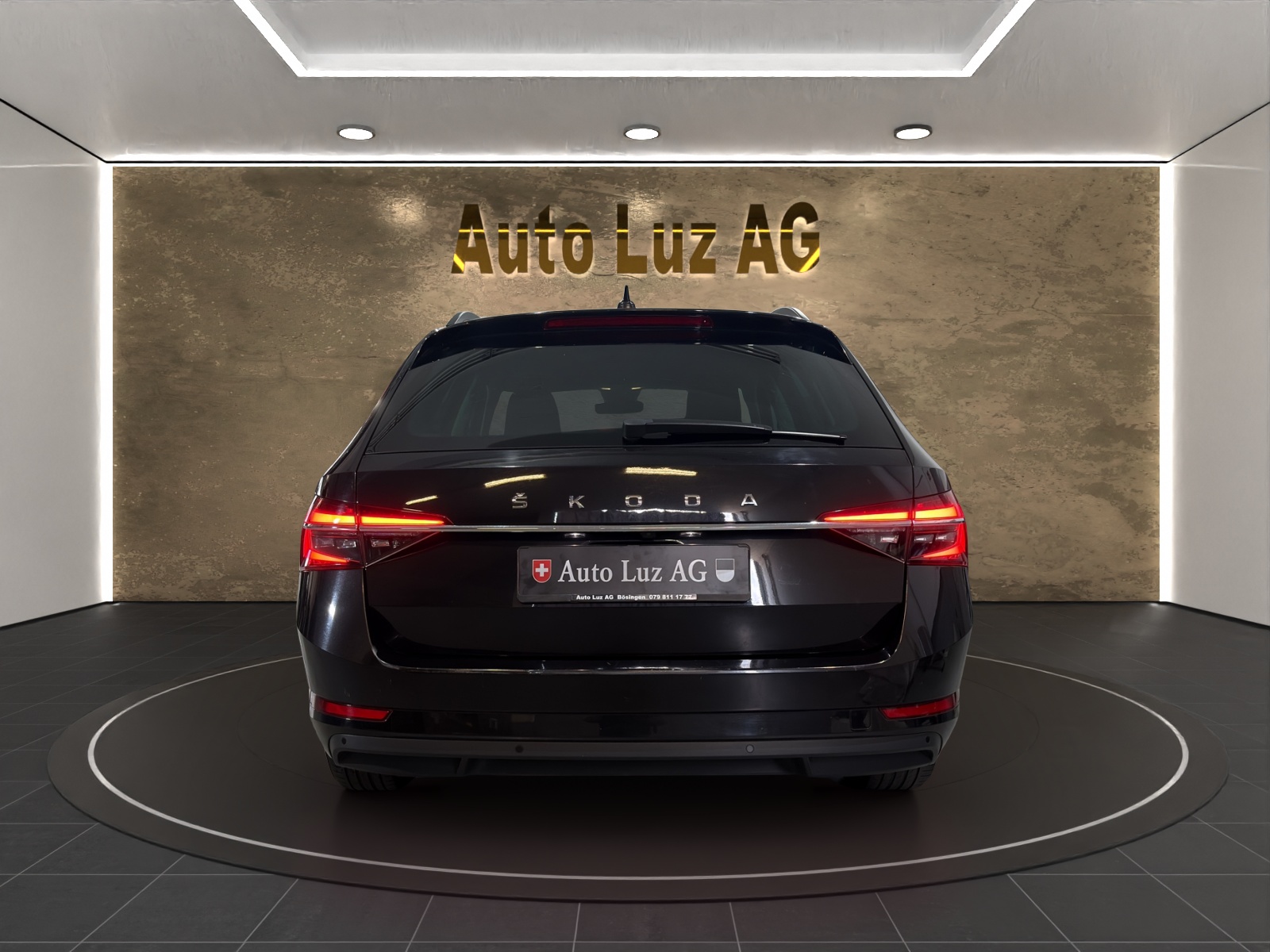 SKODA Superb Combi 2.0 TDi Ambition 4x4 DSG-showroom-element-2