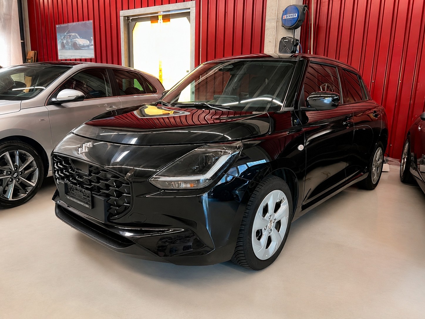SUZUKI Swift 1.2 Compact + Hybrid CVT-showroom-element-1