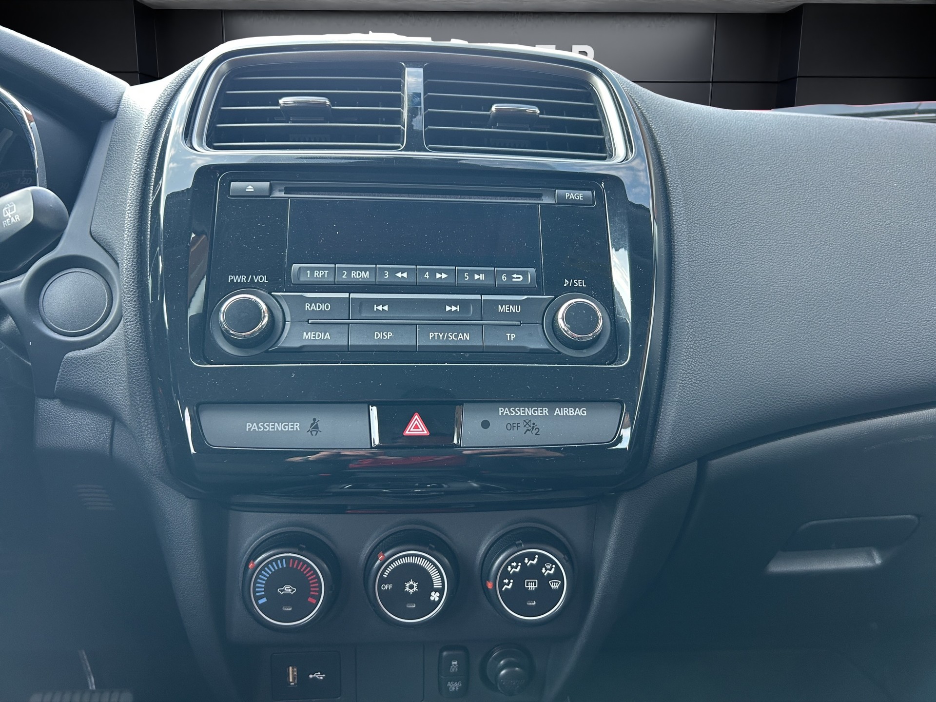MITSUBISHI ASX 2.0 MIVEC Value 4WD Automat-image-10