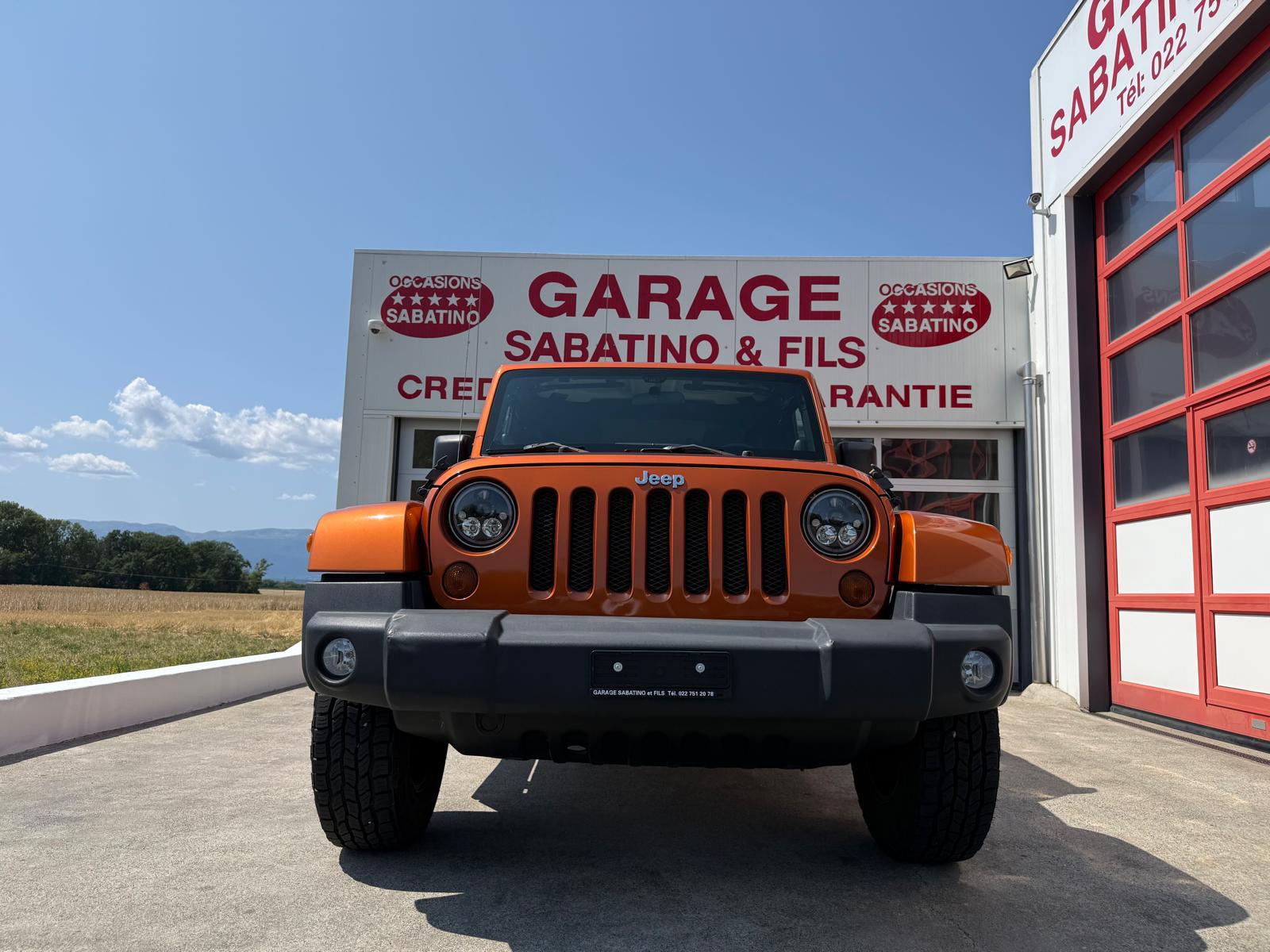 JEEP Wrangler 3.8 Sahara Automatic-image-1