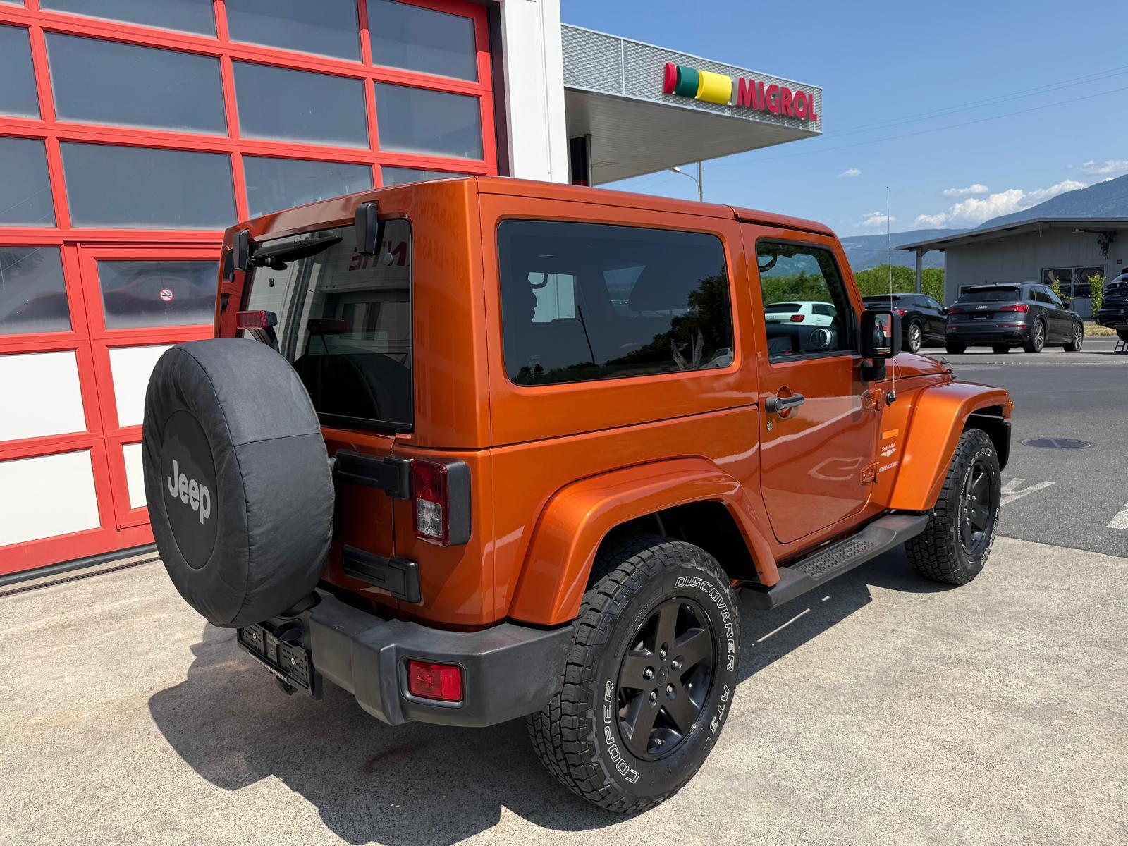 JEEP Wrangler 3.8 Sahara Automatic-image-3