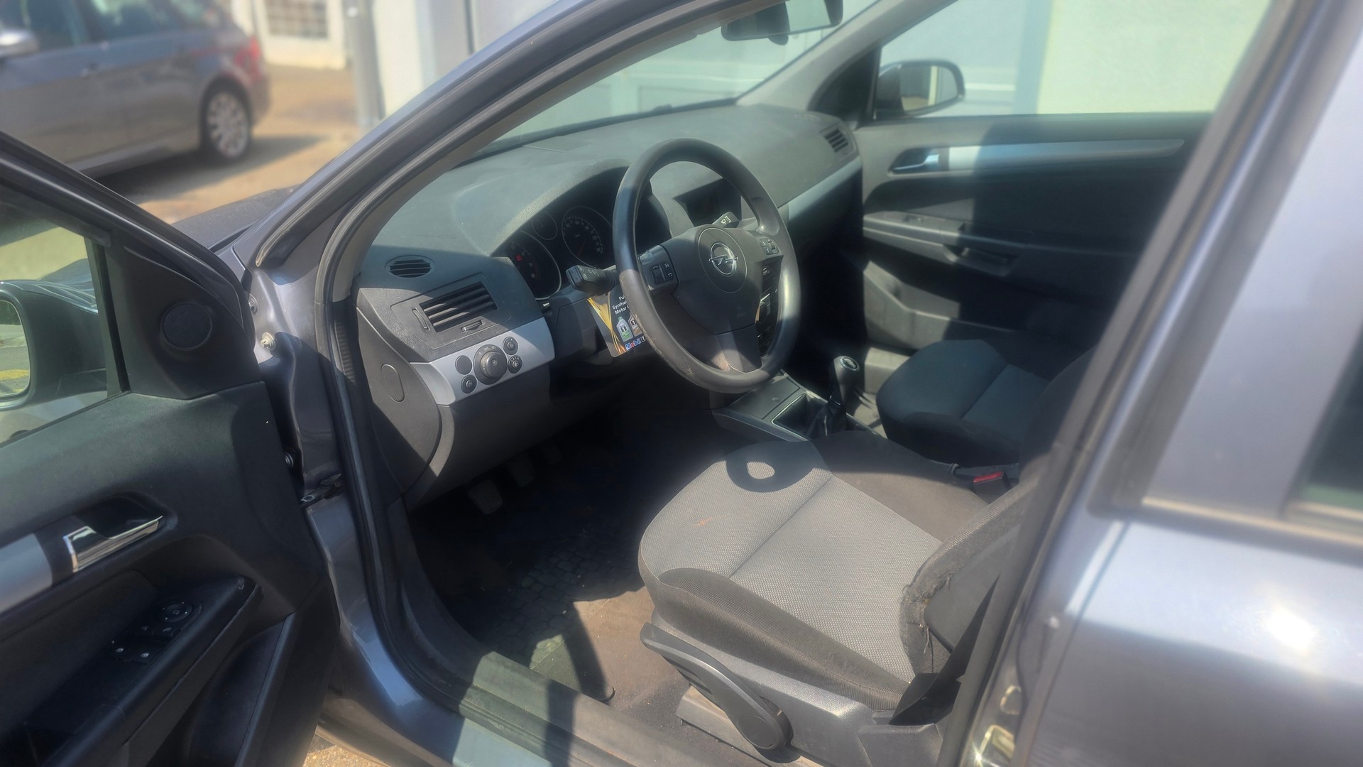 OPEL Astra Caravan 1.6i 16V TP (Essentia)-image-3