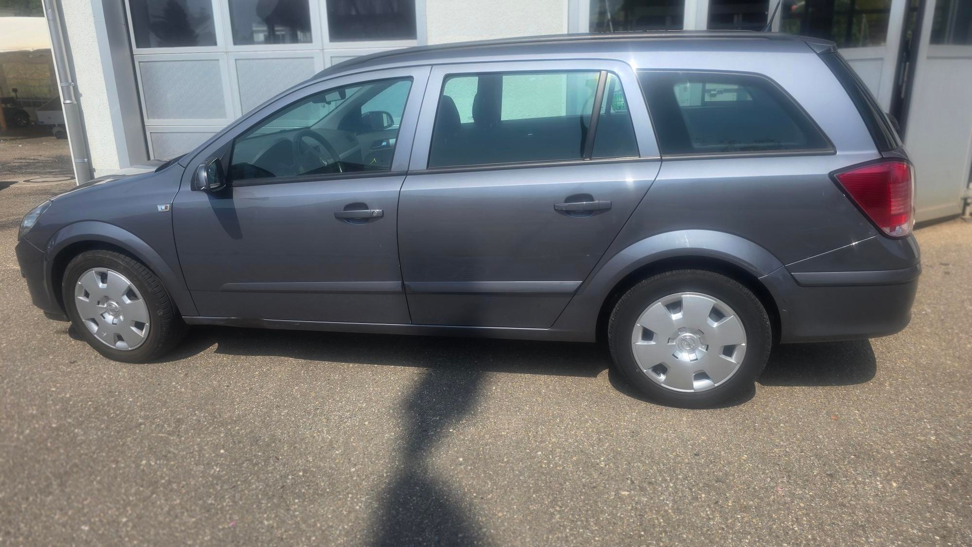 OPEL Astra Caravan 1.6i 16V TP (Essentia)-image-7