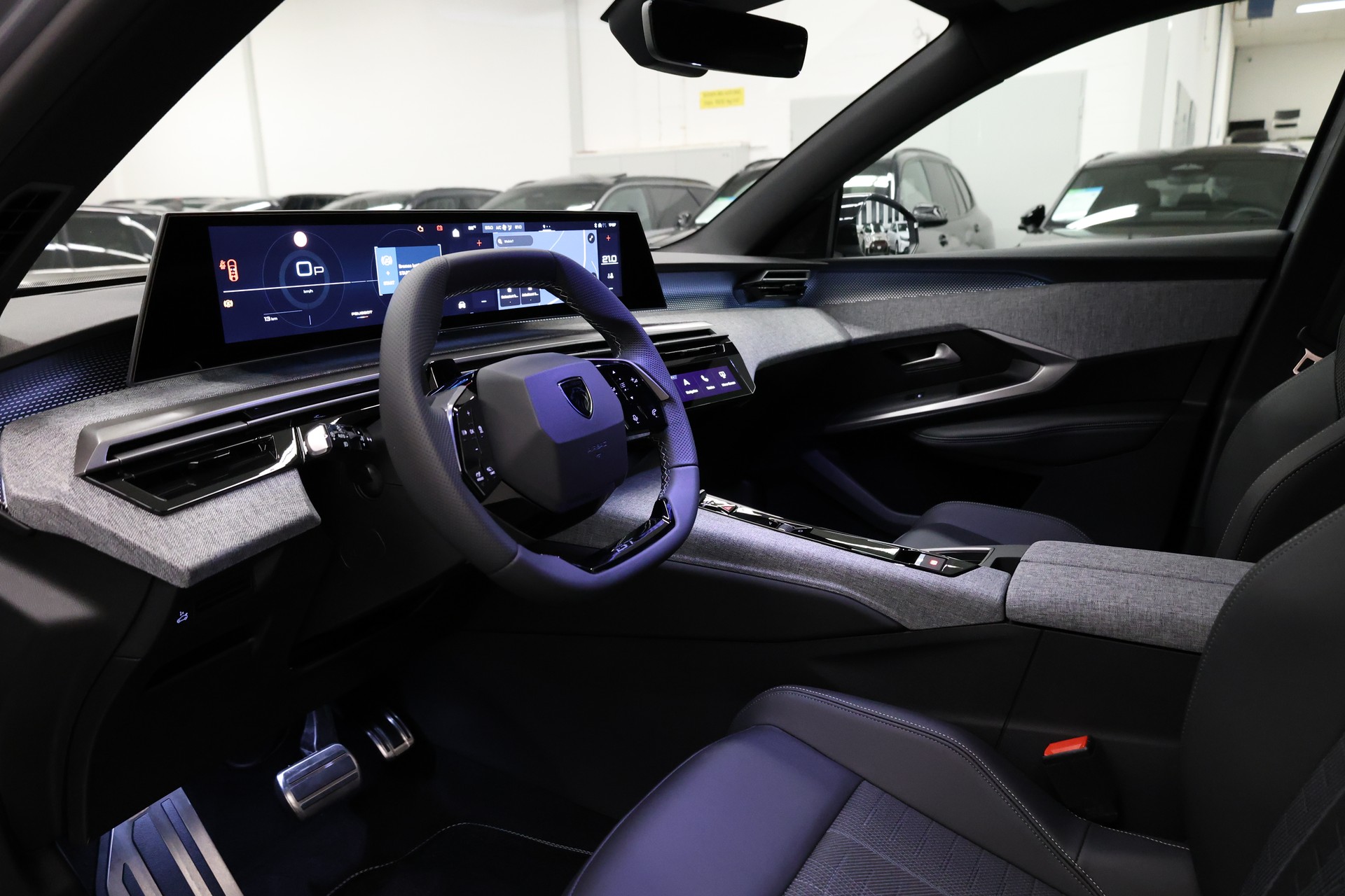 PEUGEOT 5008 1.2 Hybrid GT-image-17