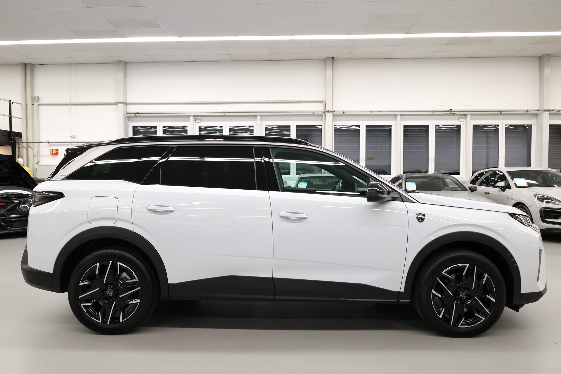 PEUGEOT 5008 1.2 Hybrid GT-image-7