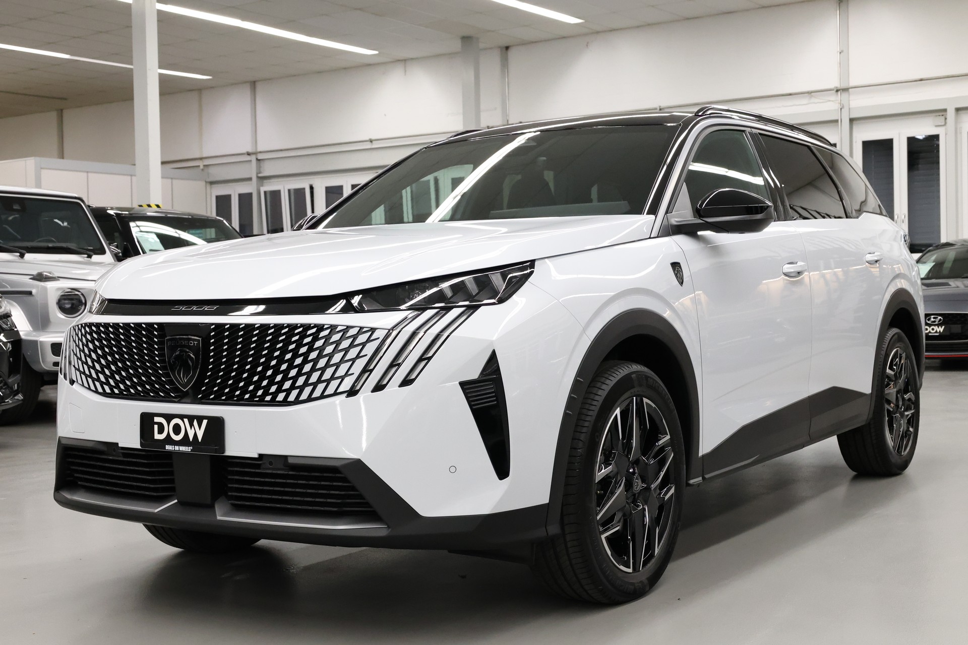 PEUGEOT 5008 1.2 Hybrid GT-showroom-element-3