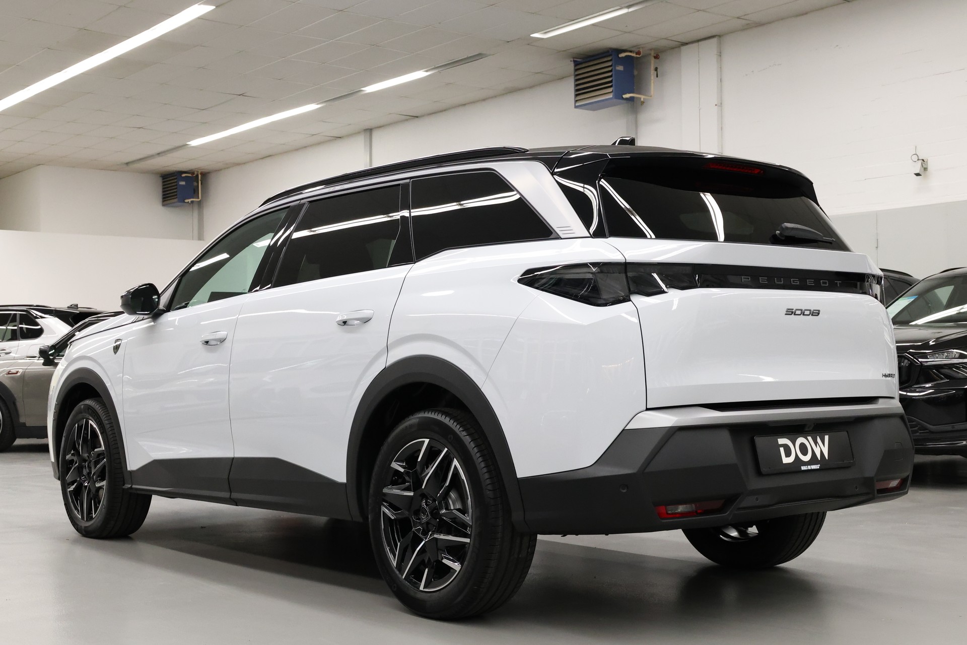 PEUGEOT 5008 1.2 Hybrid GT-image-4