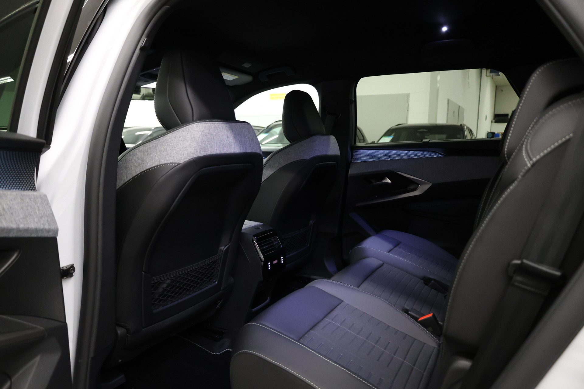 PEUGEOT 5008 1.2 Hybrid GT-image-25
