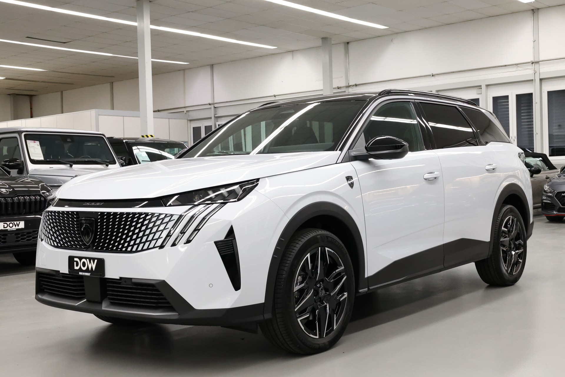 PEUGEOT 5008 1.2 Hybrid GT-showroom-element-2