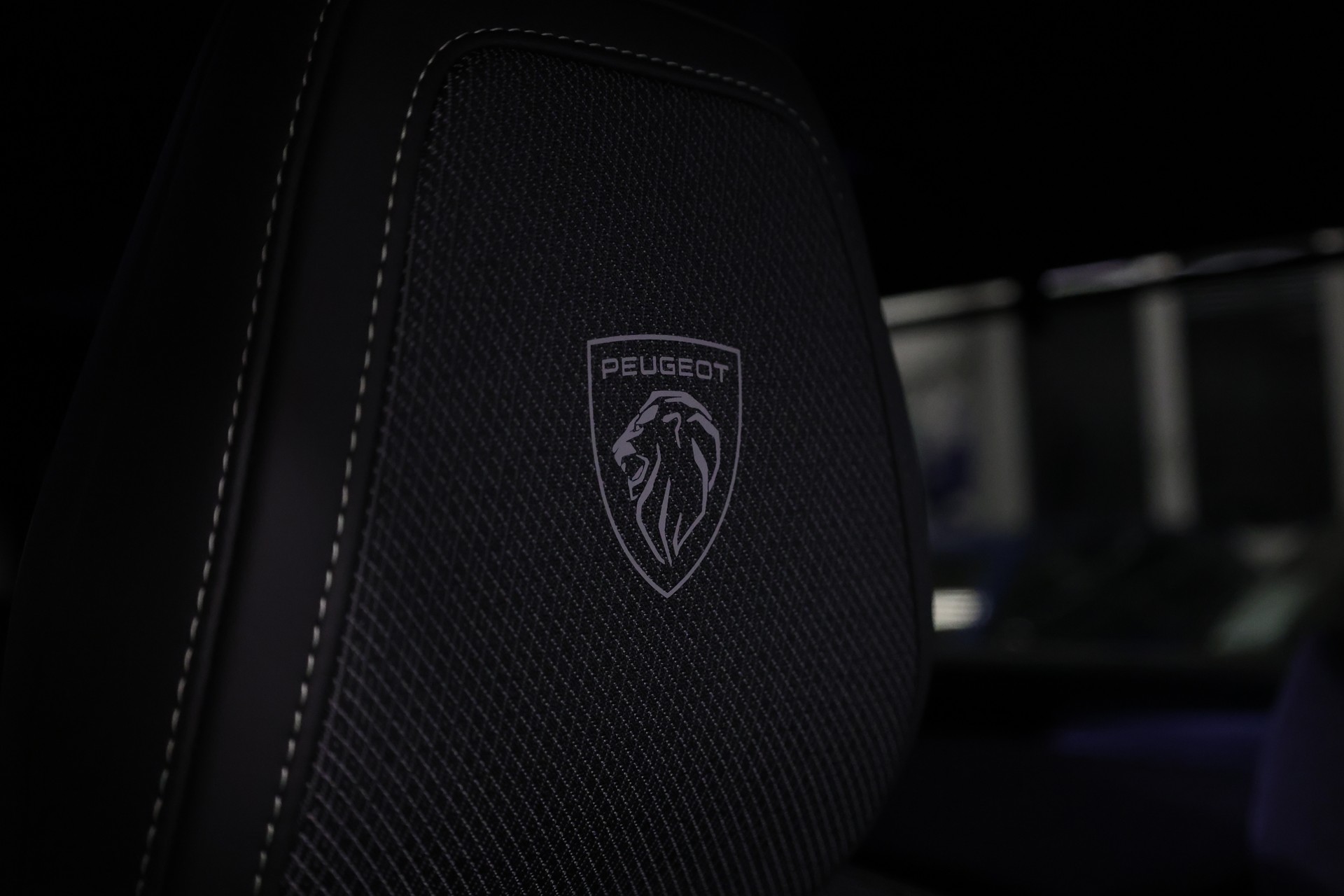 PEUGEOT 5008 1.2 Hybrid GT-image-24
