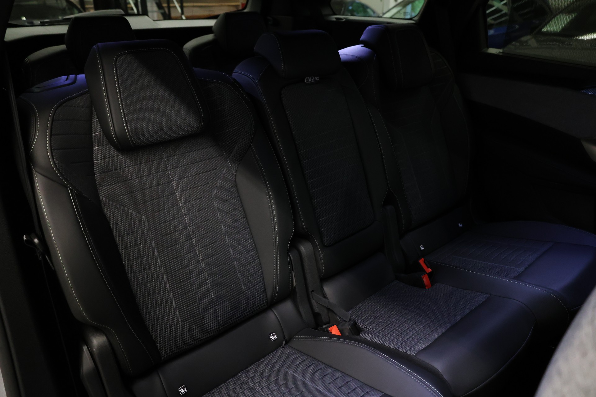 PEUGEOT 5008 1.2 Hybrid GT-image-26