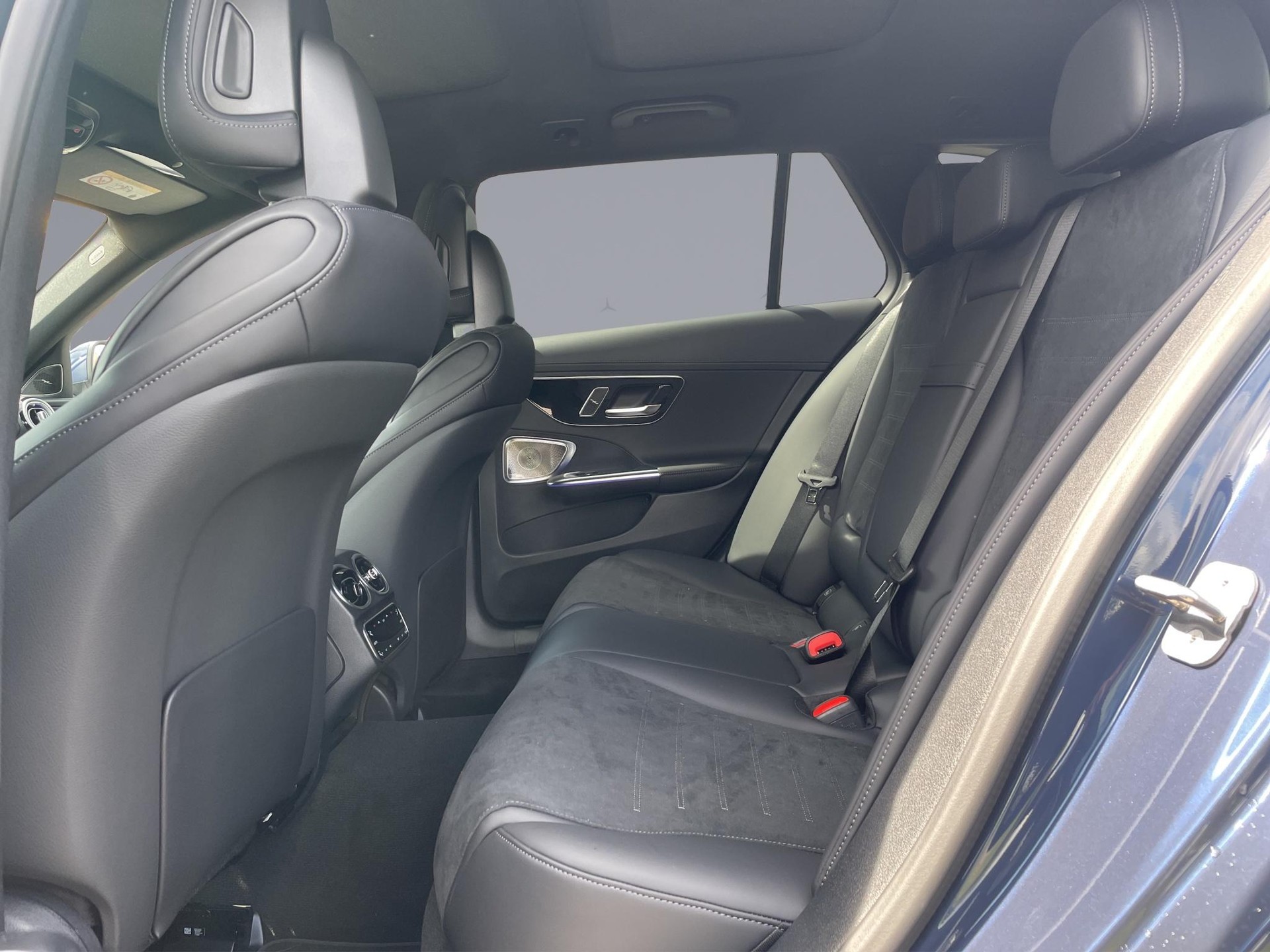 MERCEDES-BENZ C 220 d Swiss Star Avantgarde 4matic-image-12