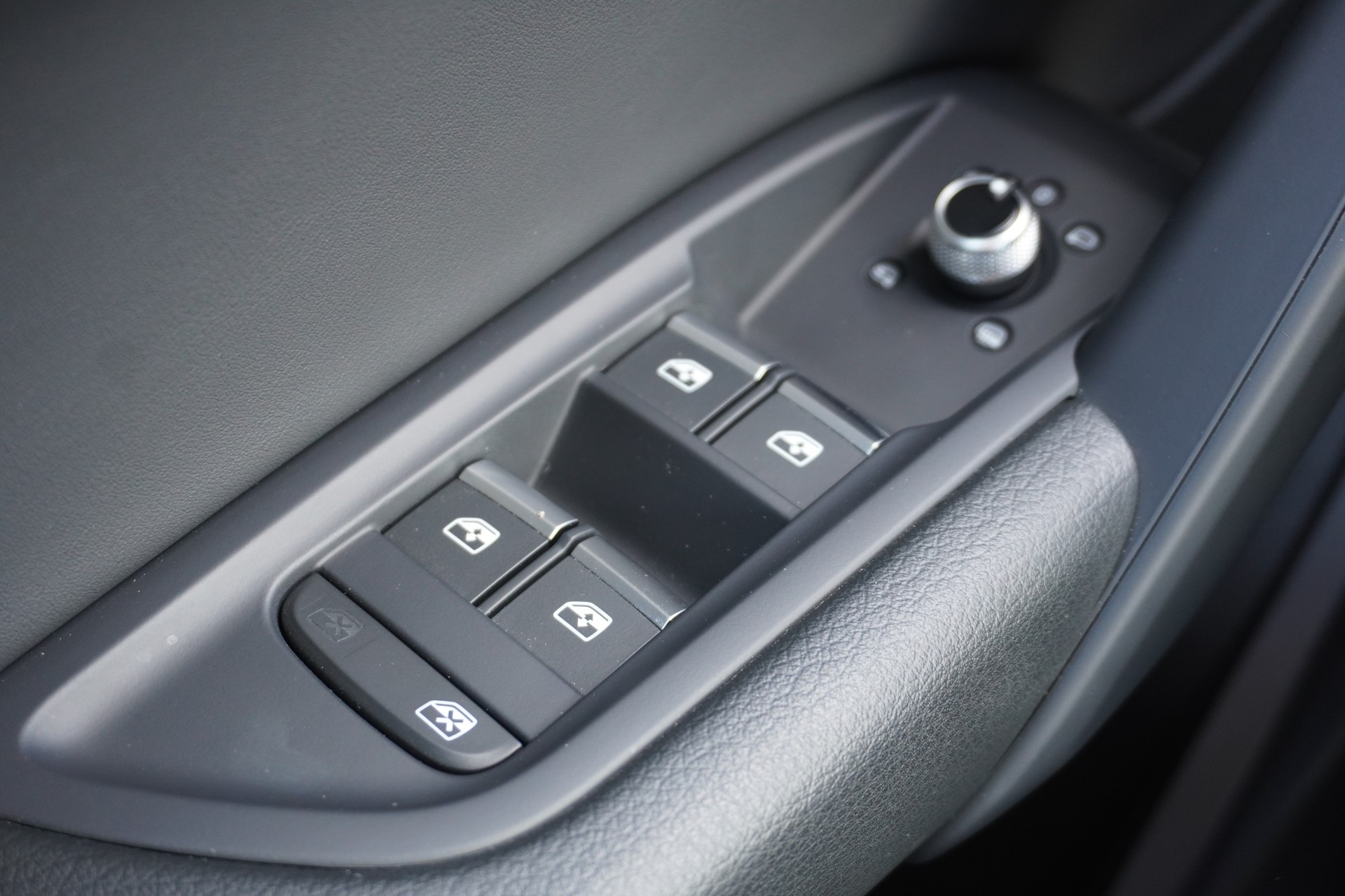 AUDI Q5 45 TFSI S-line quattro S-tronic-image-37
