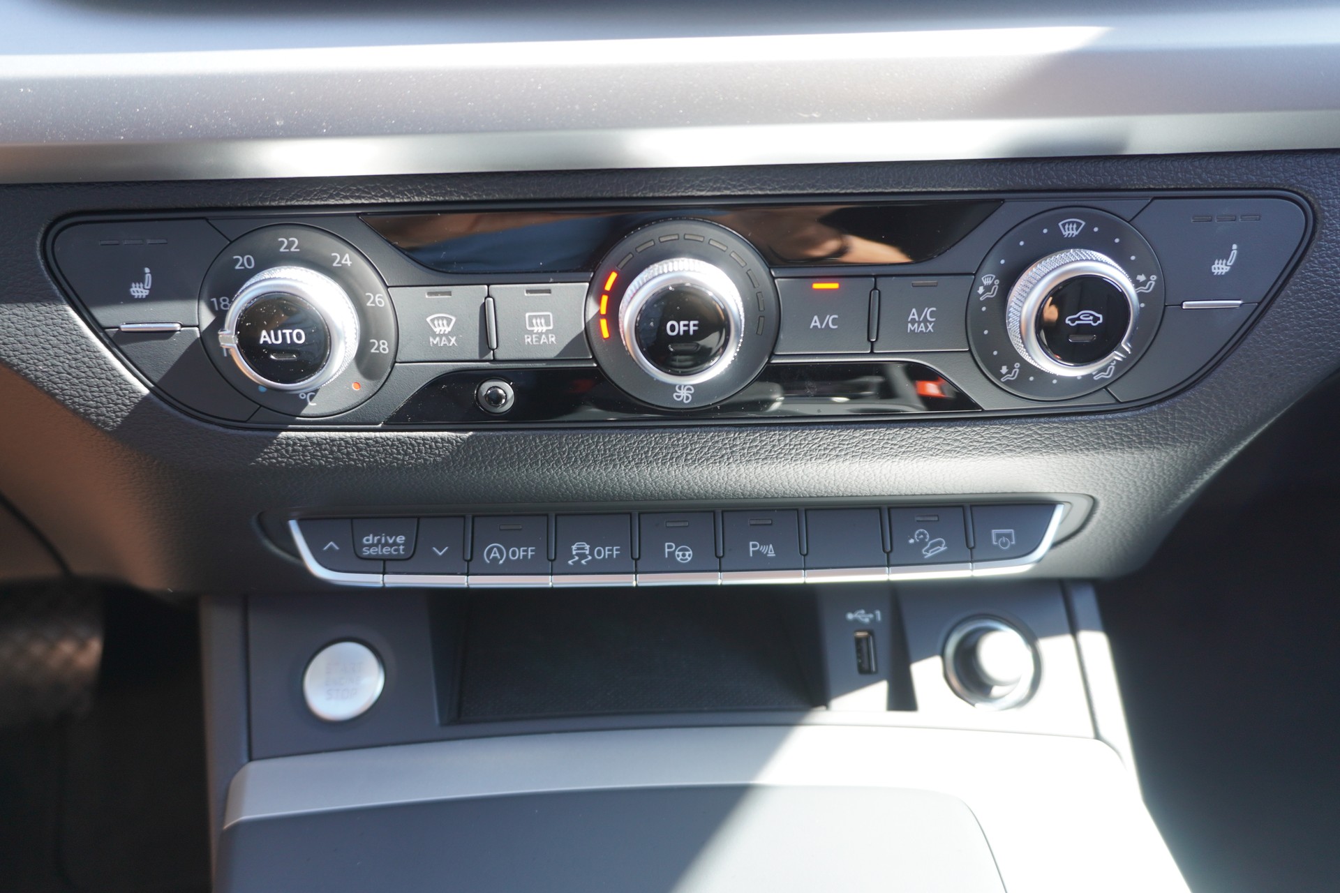 AUDI Q5 45 TFSI S-line quattro S-tronic-image-19