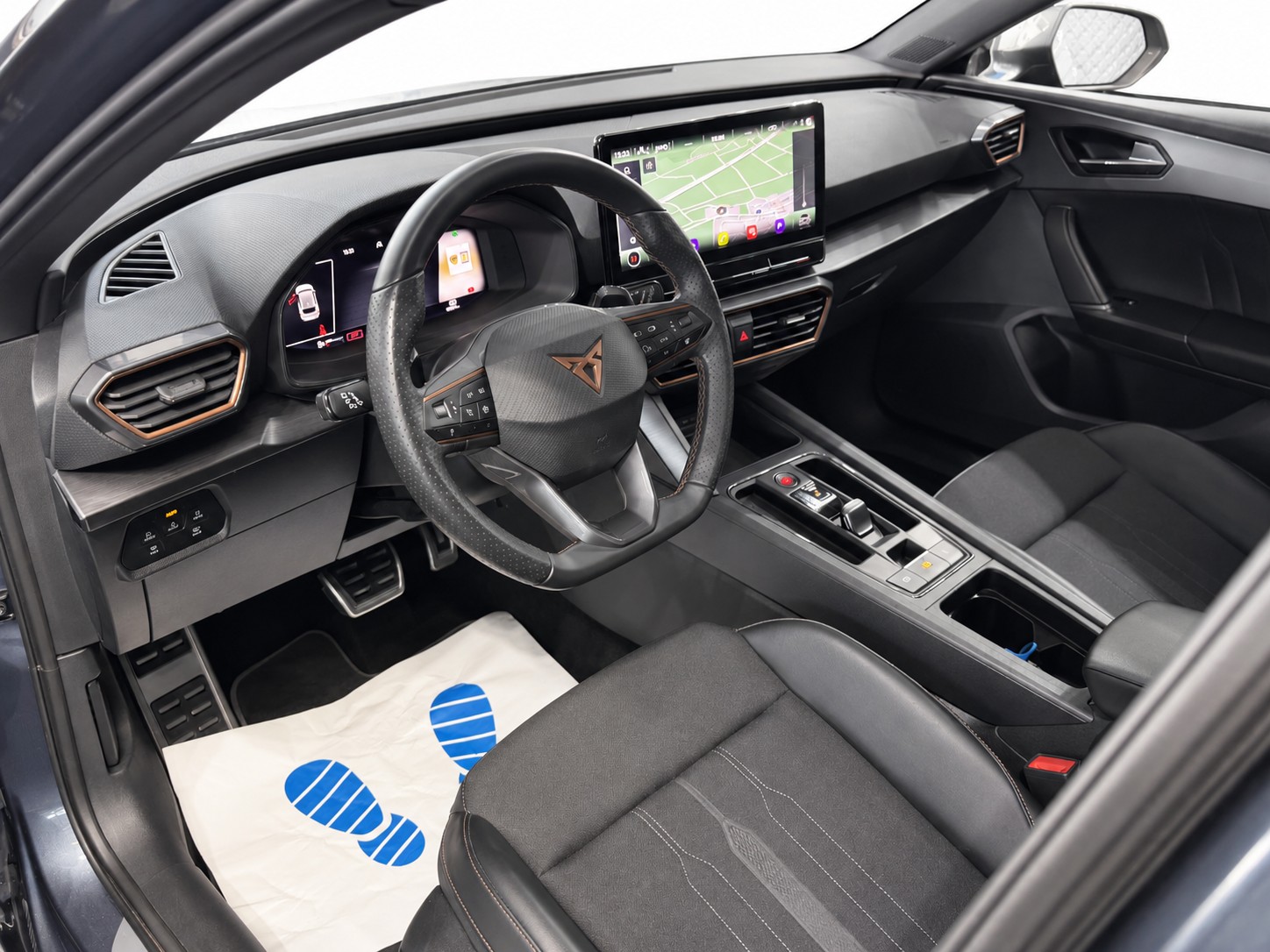 CUPRA LEON VZ 2.0 TSI DSG * Panorama-Glasdach *-image-8