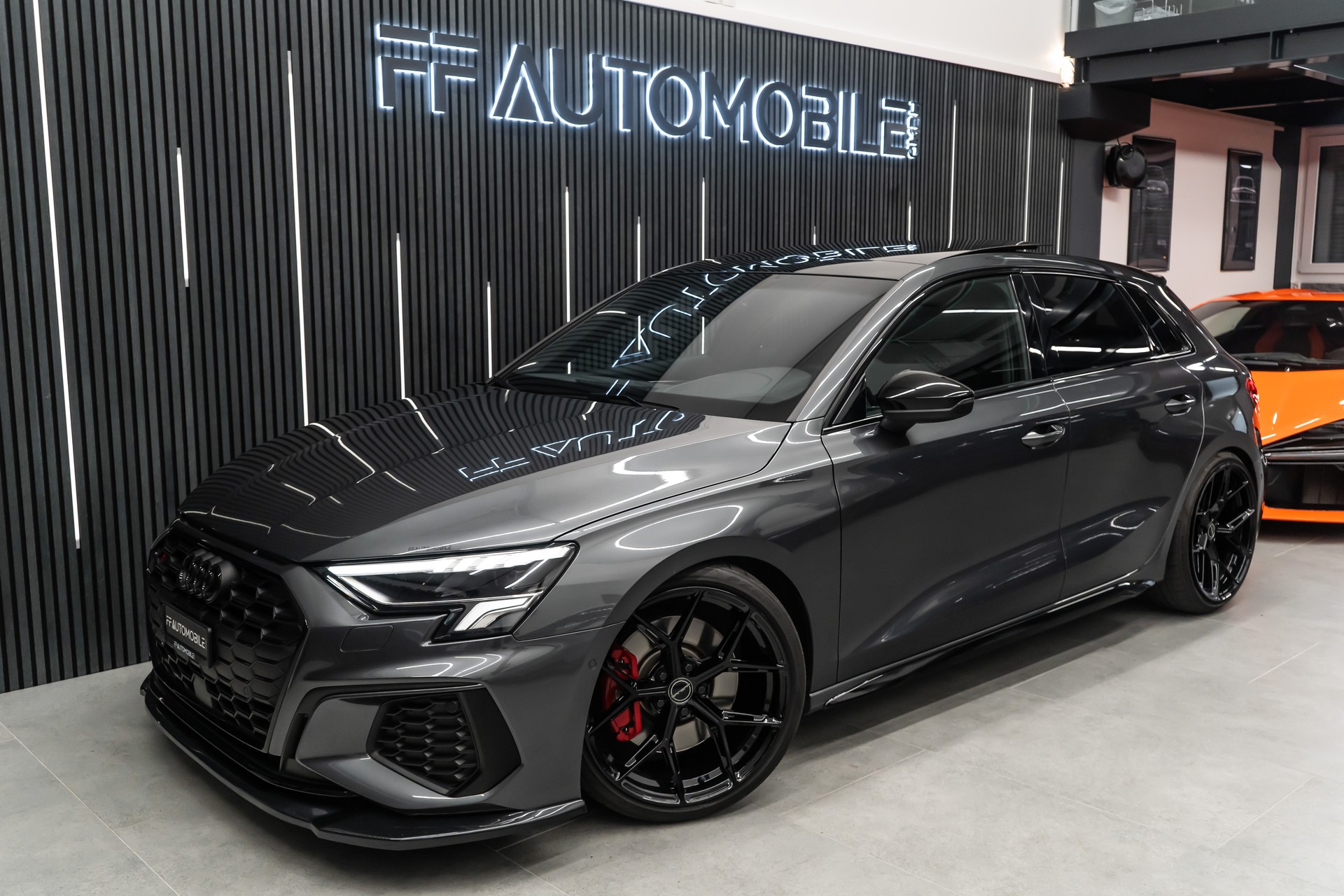 AUDI S3 Sportback 2.0 TFSI QUATTRO S-TRONIC / SEHR SCHÖNE OPTIK-showroom-element-1