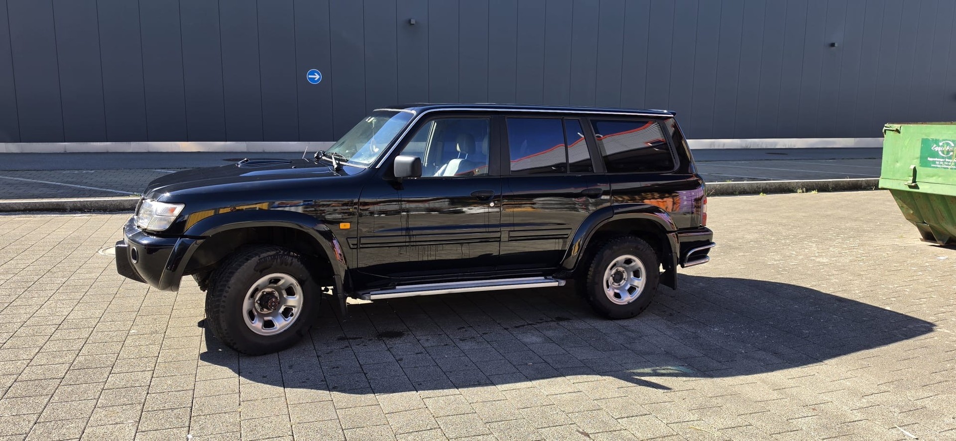 NISSAN Patrol 3.0 Di Luxury Wagon-showroom-element-3