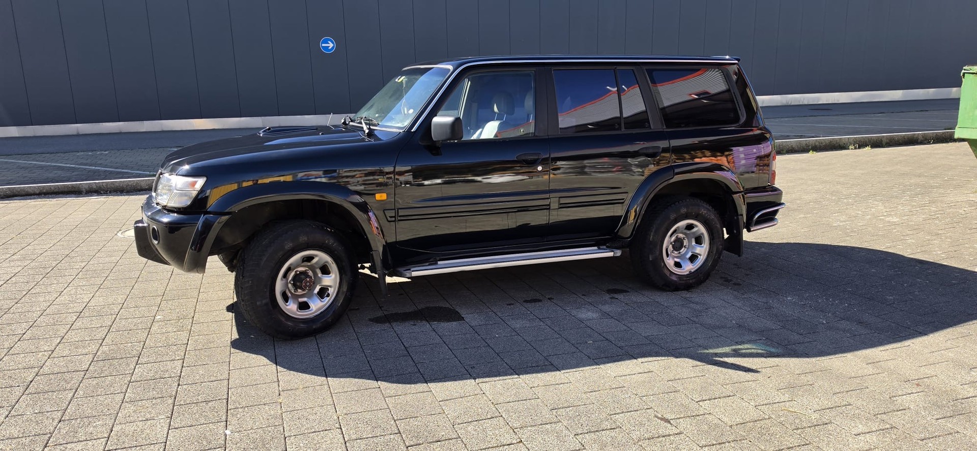 NISSAN Patrol 3.0 Di Luxury Wagon-showroom-element-2