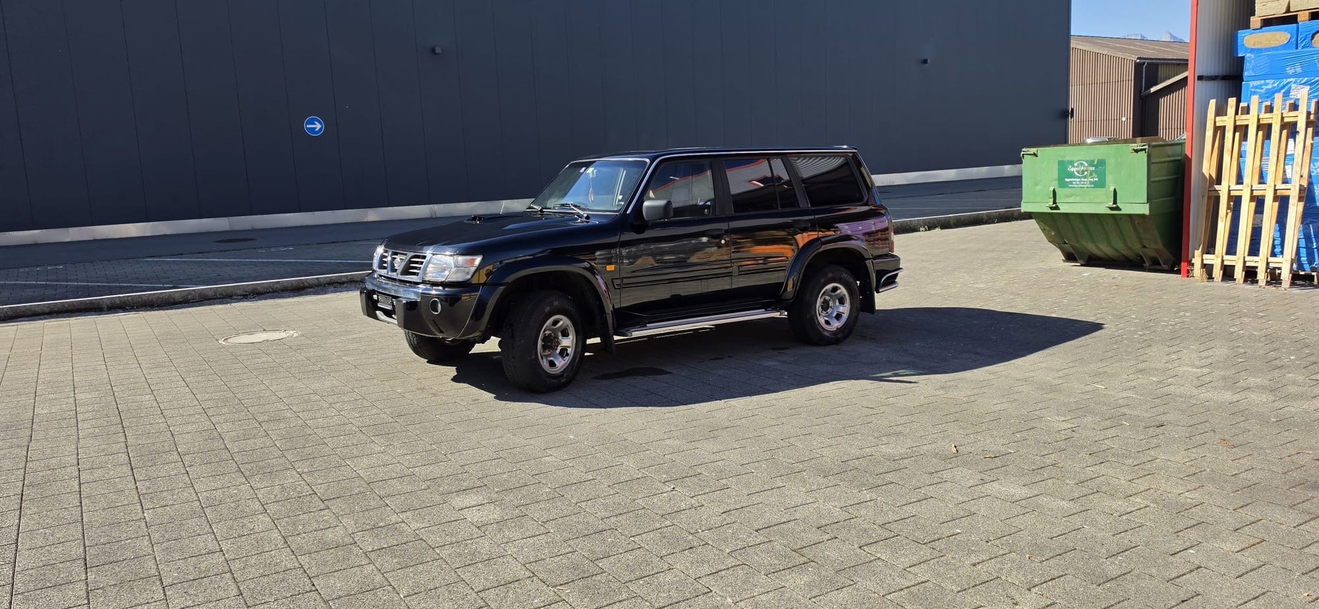 NISSAN Patrol 3.0 Di Luxury Wagon-showroom-element-1