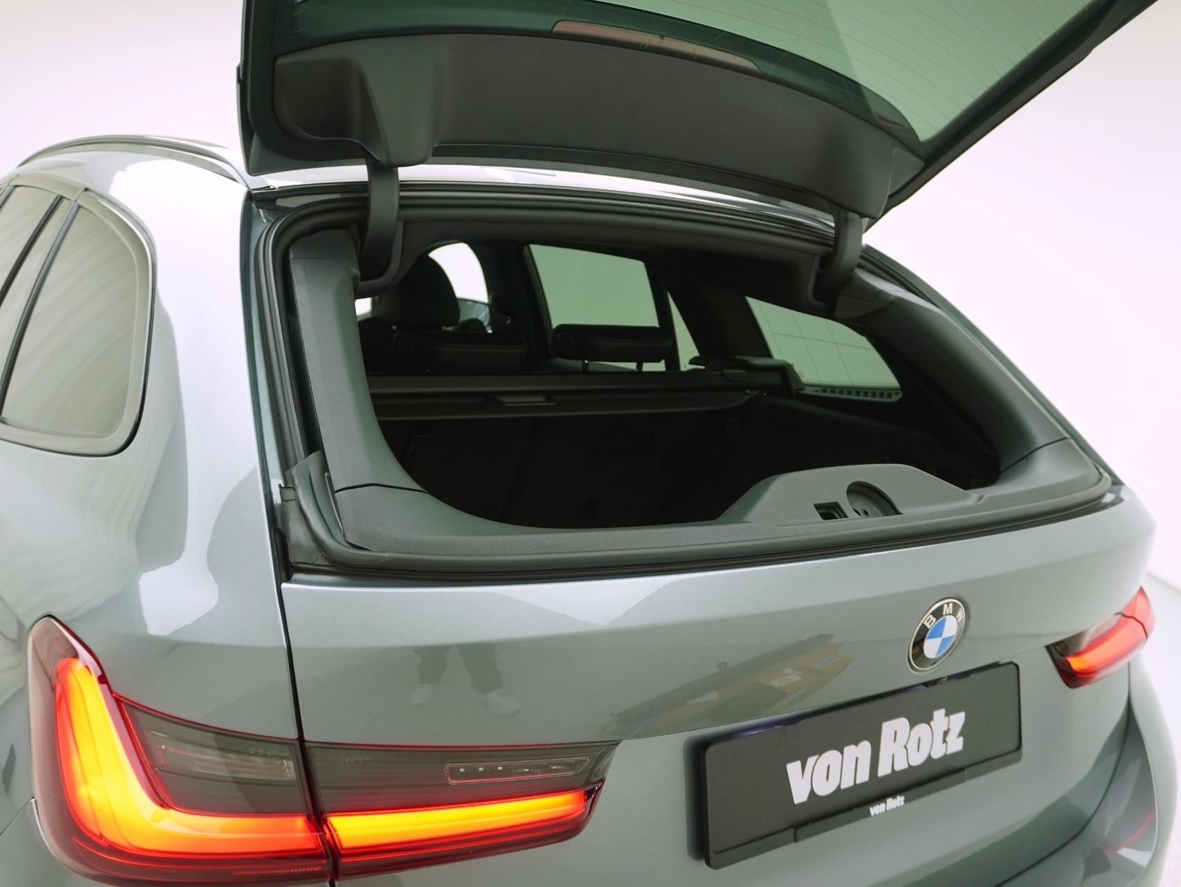 BMW 3er 320d xDrive Touring M Sport-image-5