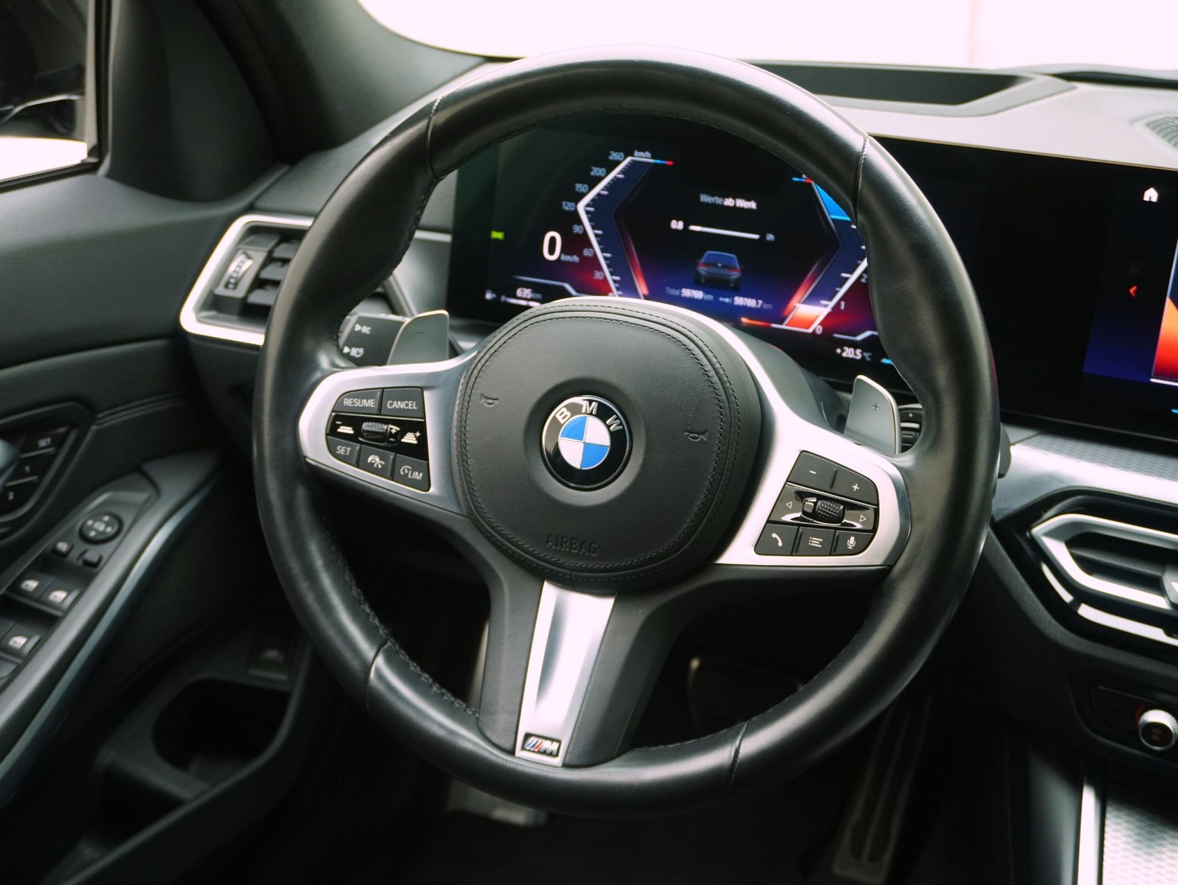 BMW 3er 320d xDrive Touring M Sport-image-12