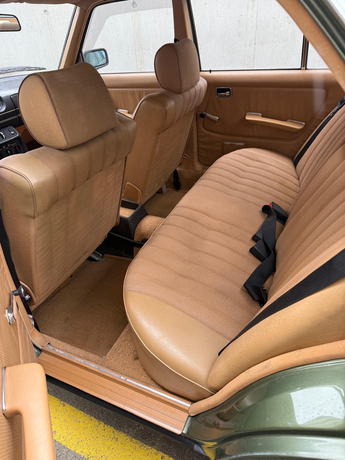 MERCEDES-BENZ E 230-image-8