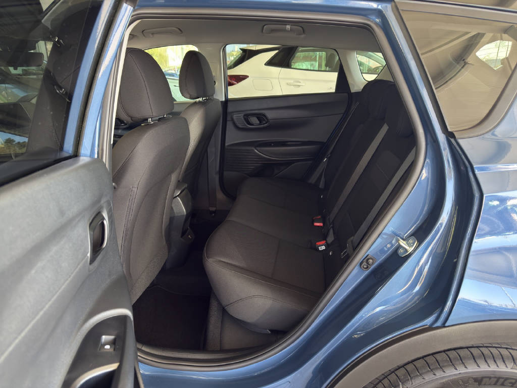 HYUNDAI BAYON 1.0 T-GDi 100 Amplia Safe Tec-image-8