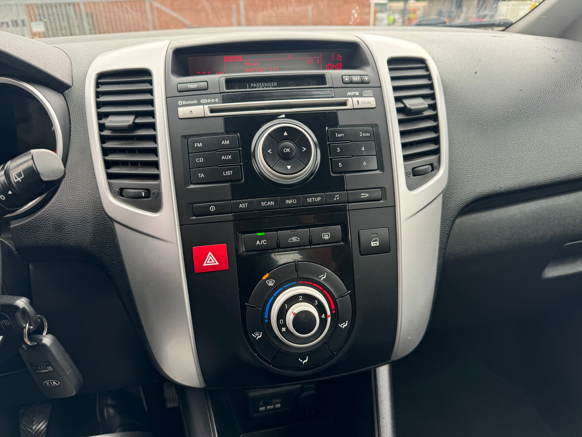 KIA Venga 1.4 CVVT  _seven-image-11