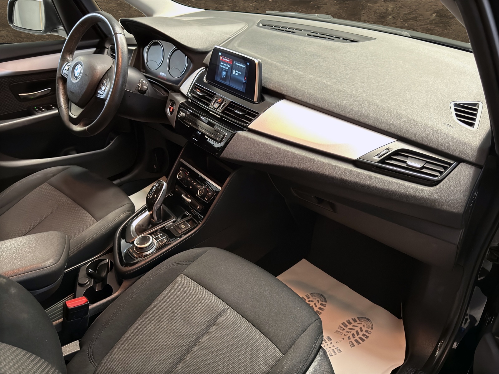 BMW 218d Gran Tourer Steptronic-image-11