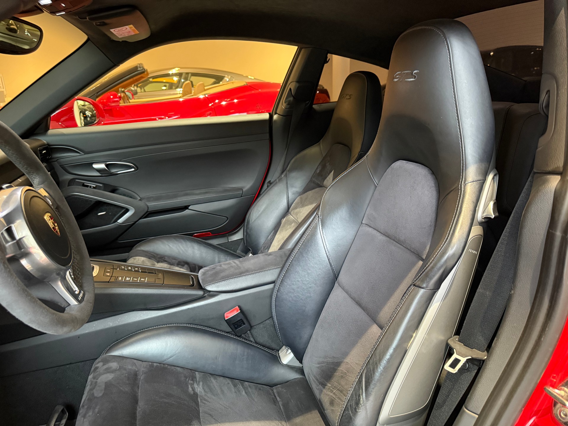 PORSCHE 911 Carrera 4 GTS PDK-image-8