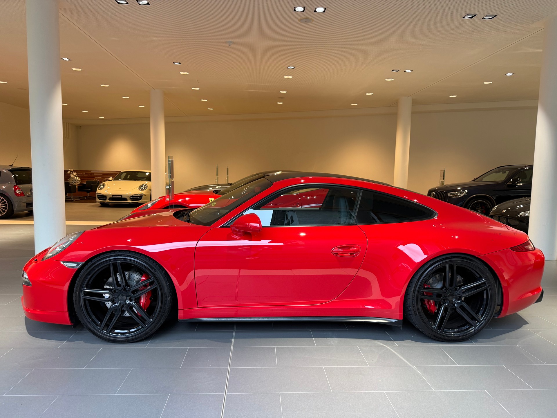 PORSCHE 911 Carrera 4 GTS PDK-showroom-element-2