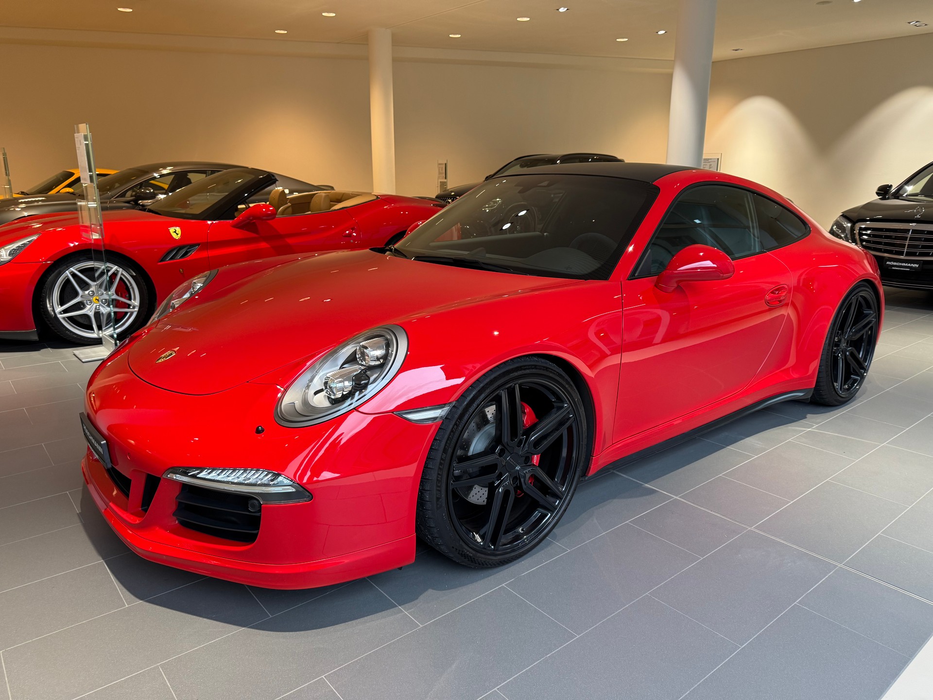 PORSCHE 911 Carrera 4 GTS PDK-showroom-element-1