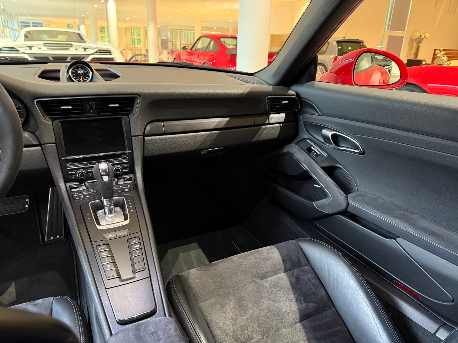 PORSCHE 911 Carrera 4 GTS PDK-image-10