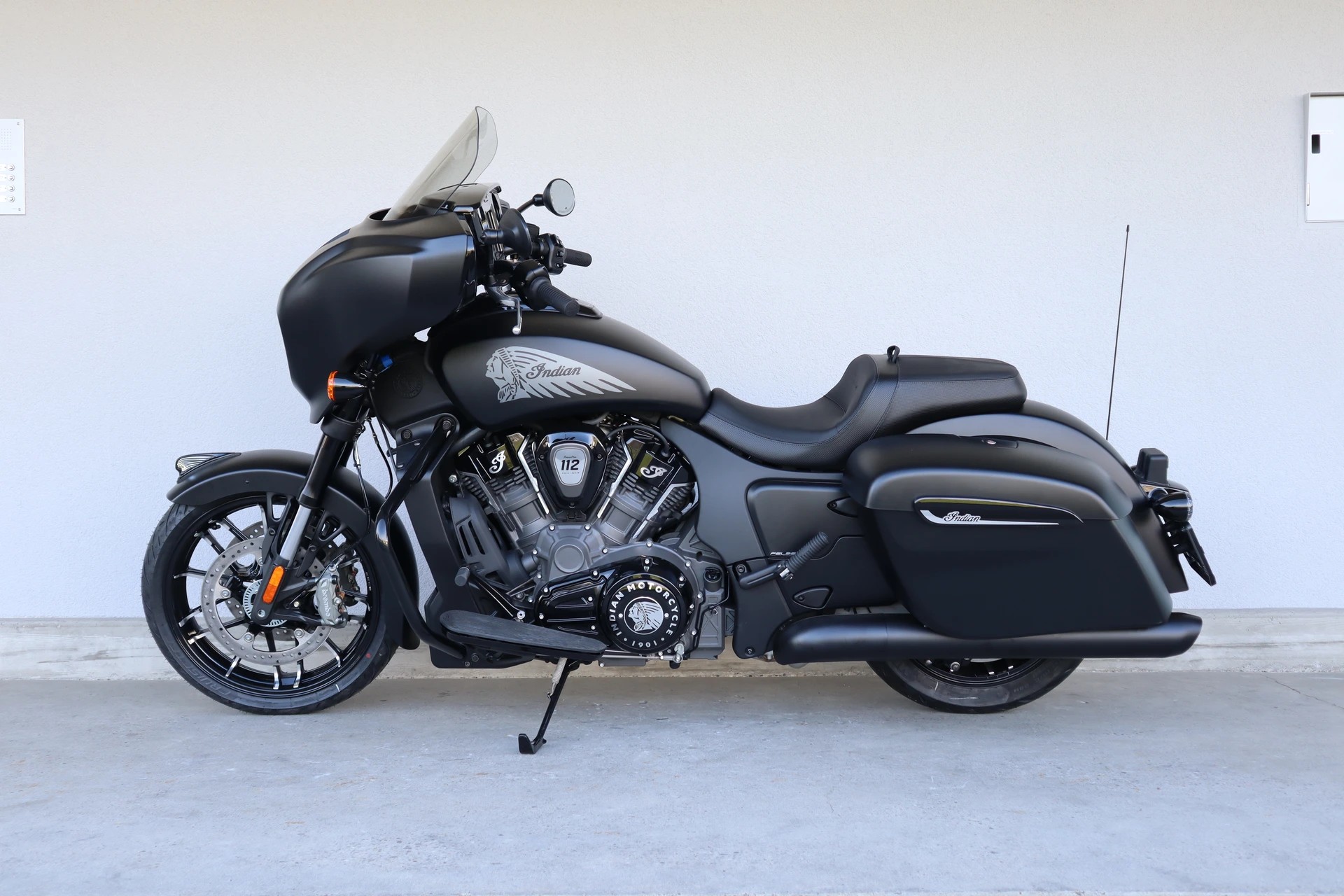 INDIAN Chieftain Power Plus Dark Horse-image-5