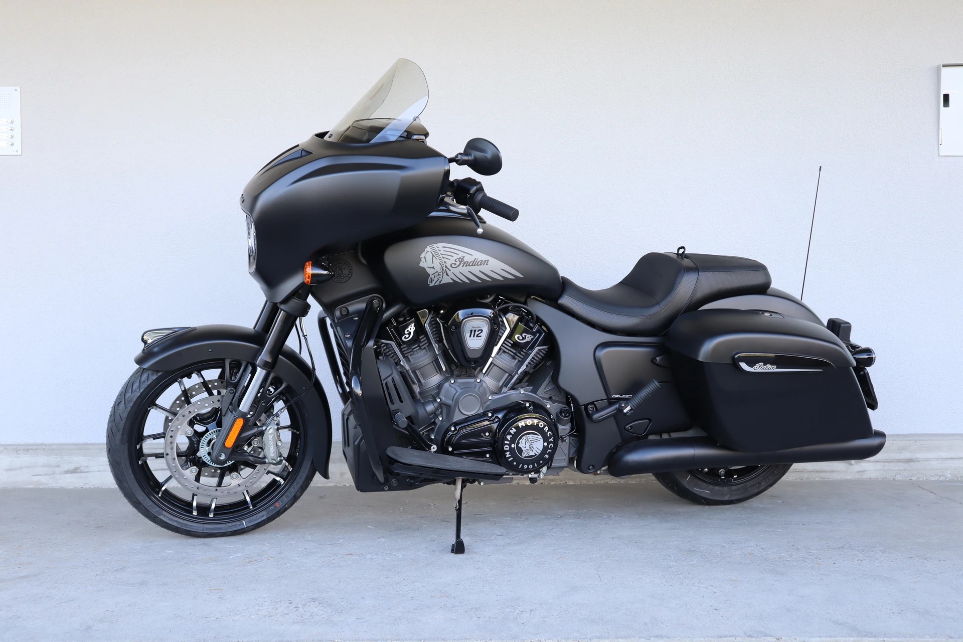 INDIAN Chieftain Power Plus Dark Horse-image-3