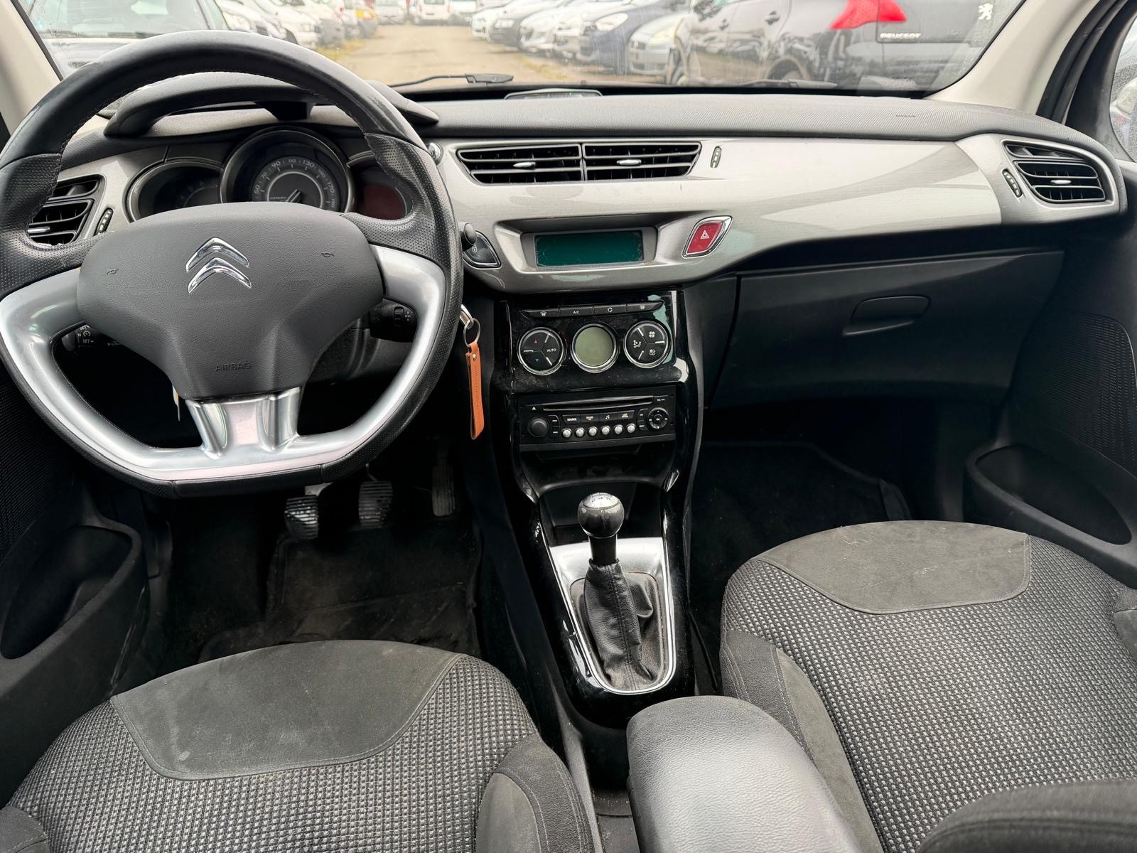 CITROEN C3 1.6i 16V Exclusive-image-9