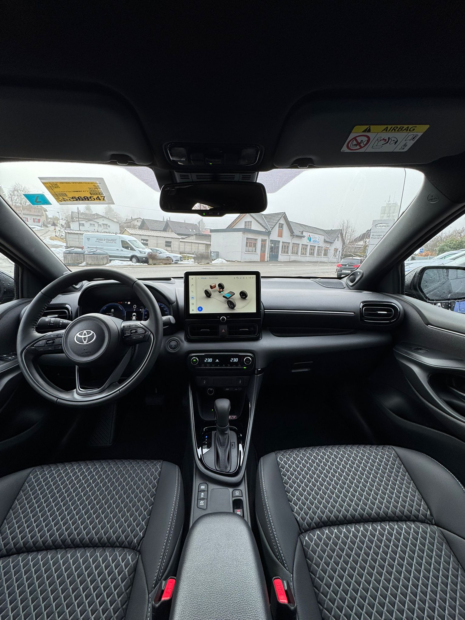 TOYOTA Yaris 1.5 Premium e-CVT-image-8