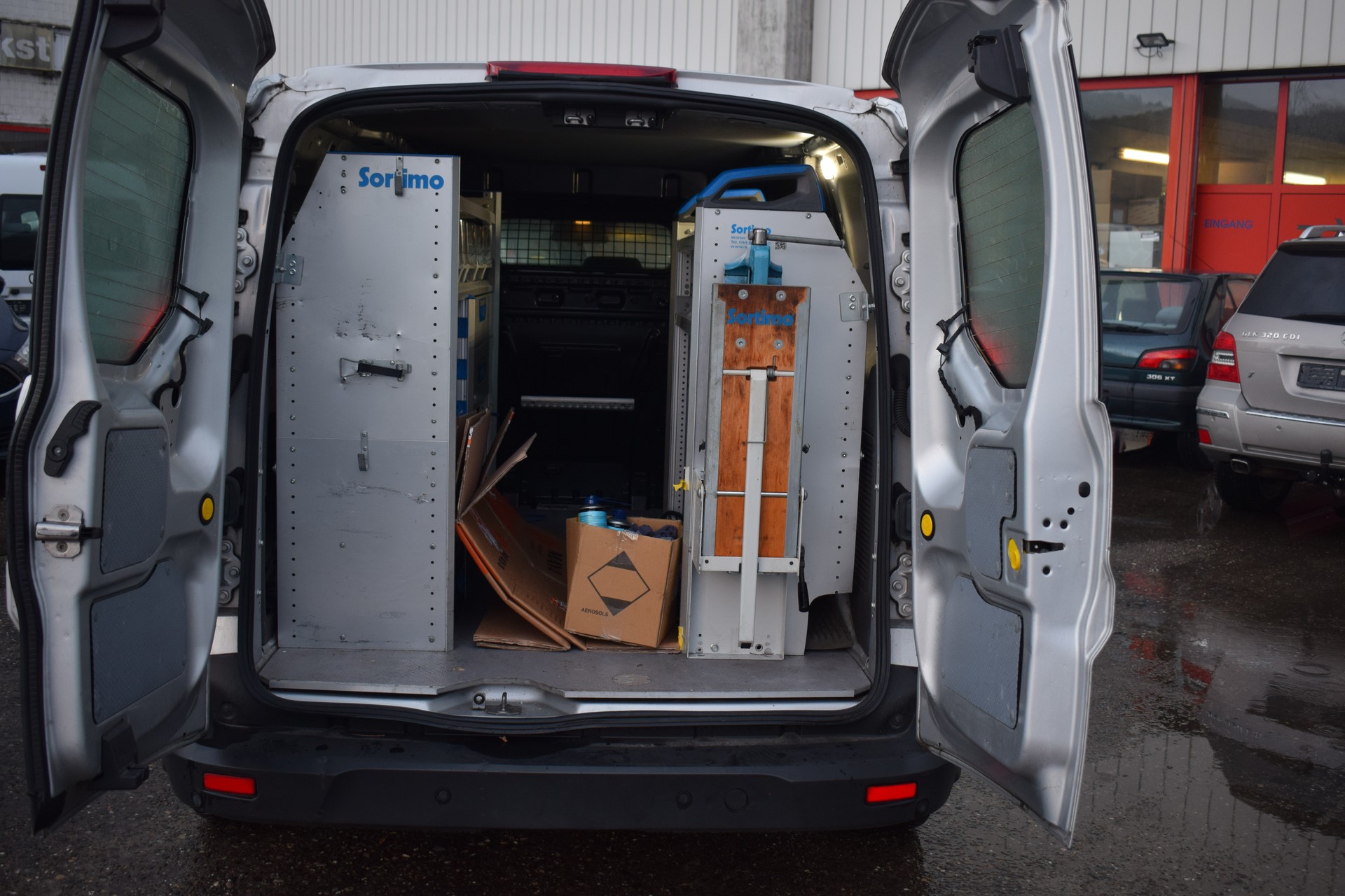 FORD TRANSIT CONNECT-image-4
