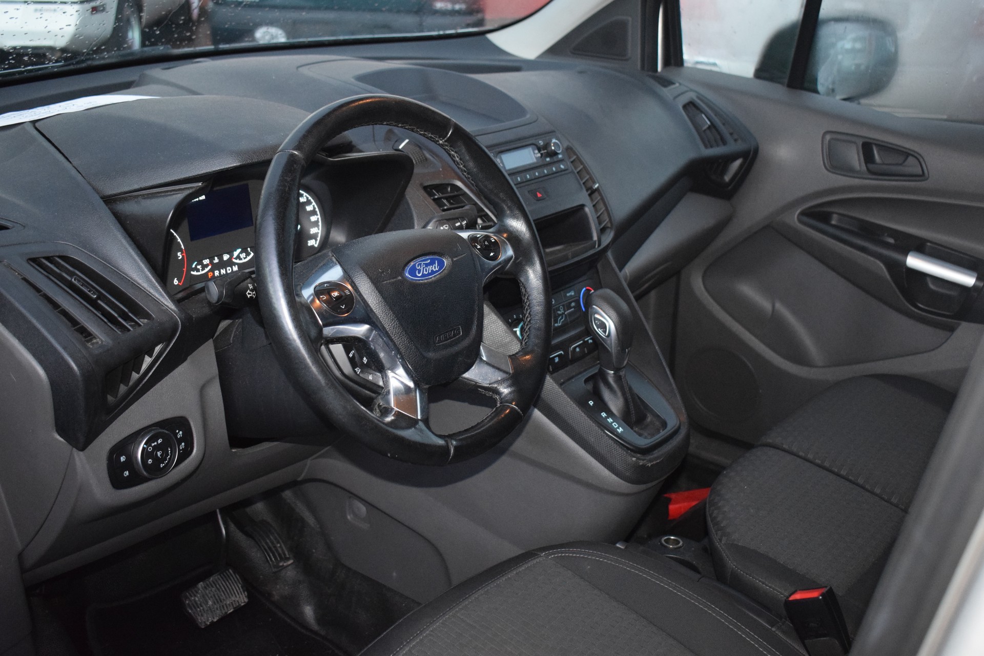 FORD TRANSIT CONNECT-image-6
