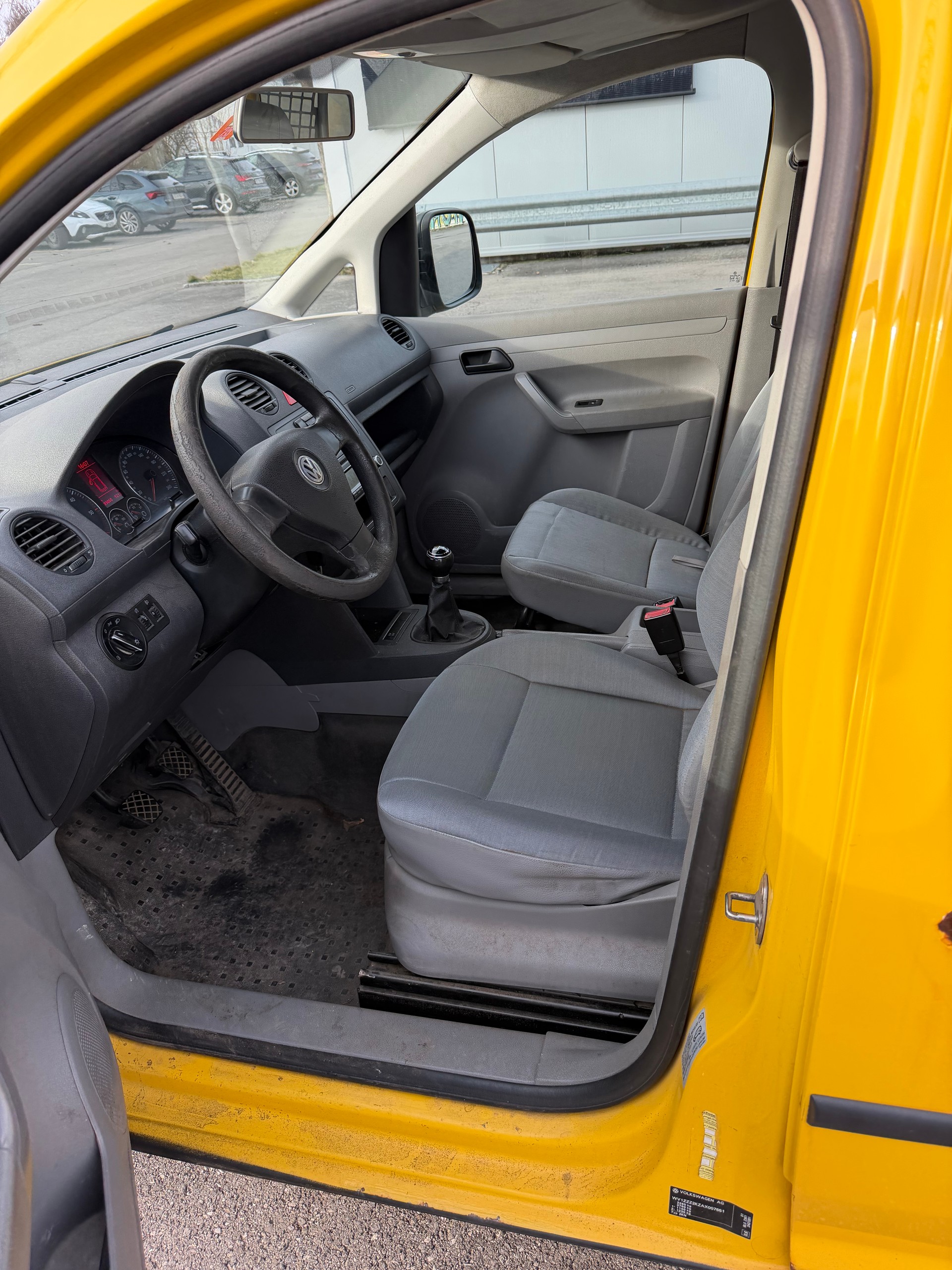 VW Caddy 1.9TDI PD 4Motion-image-6