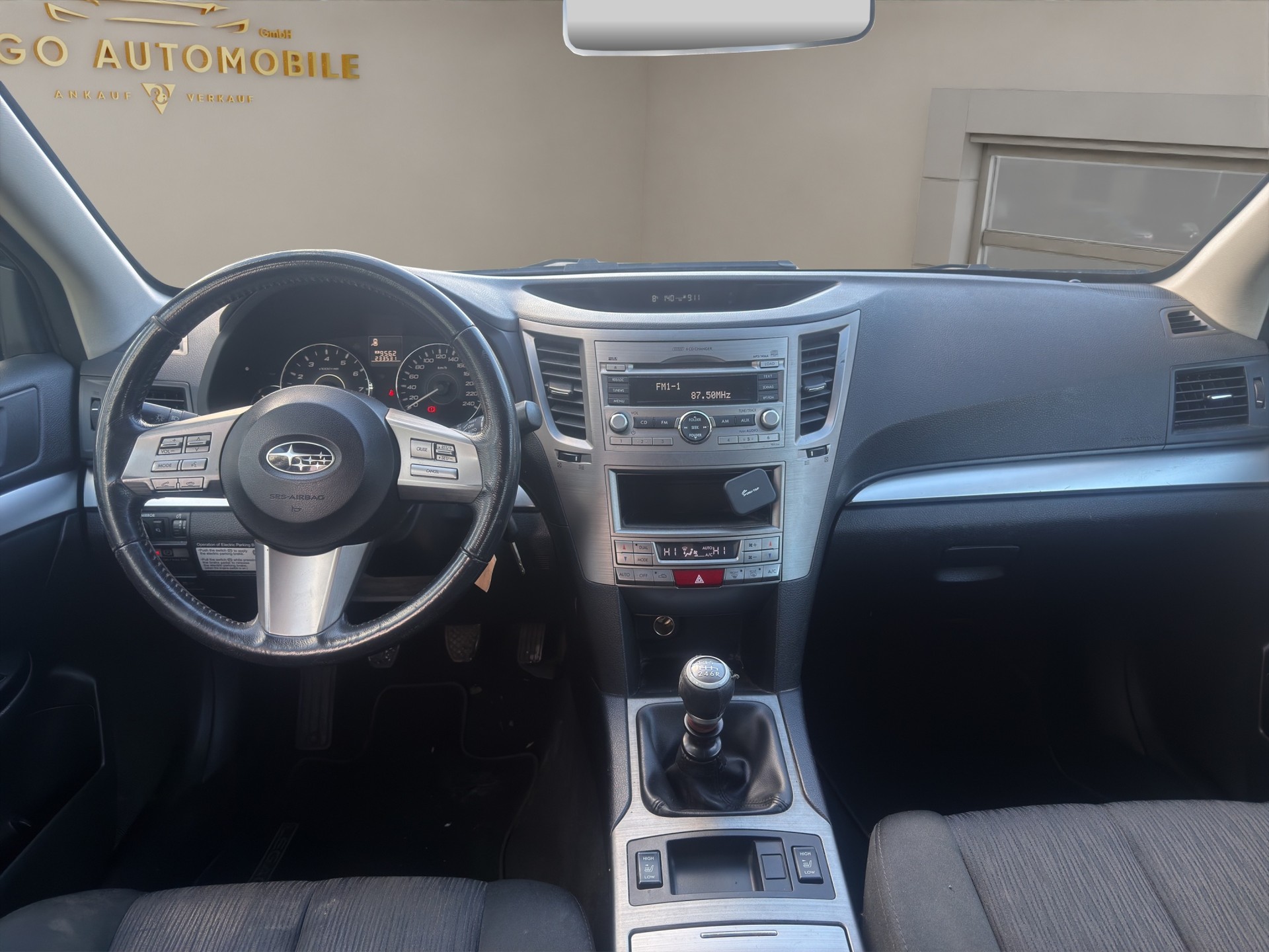 SUBARU Legacy 2.0i Swiss Special AWD-image-11