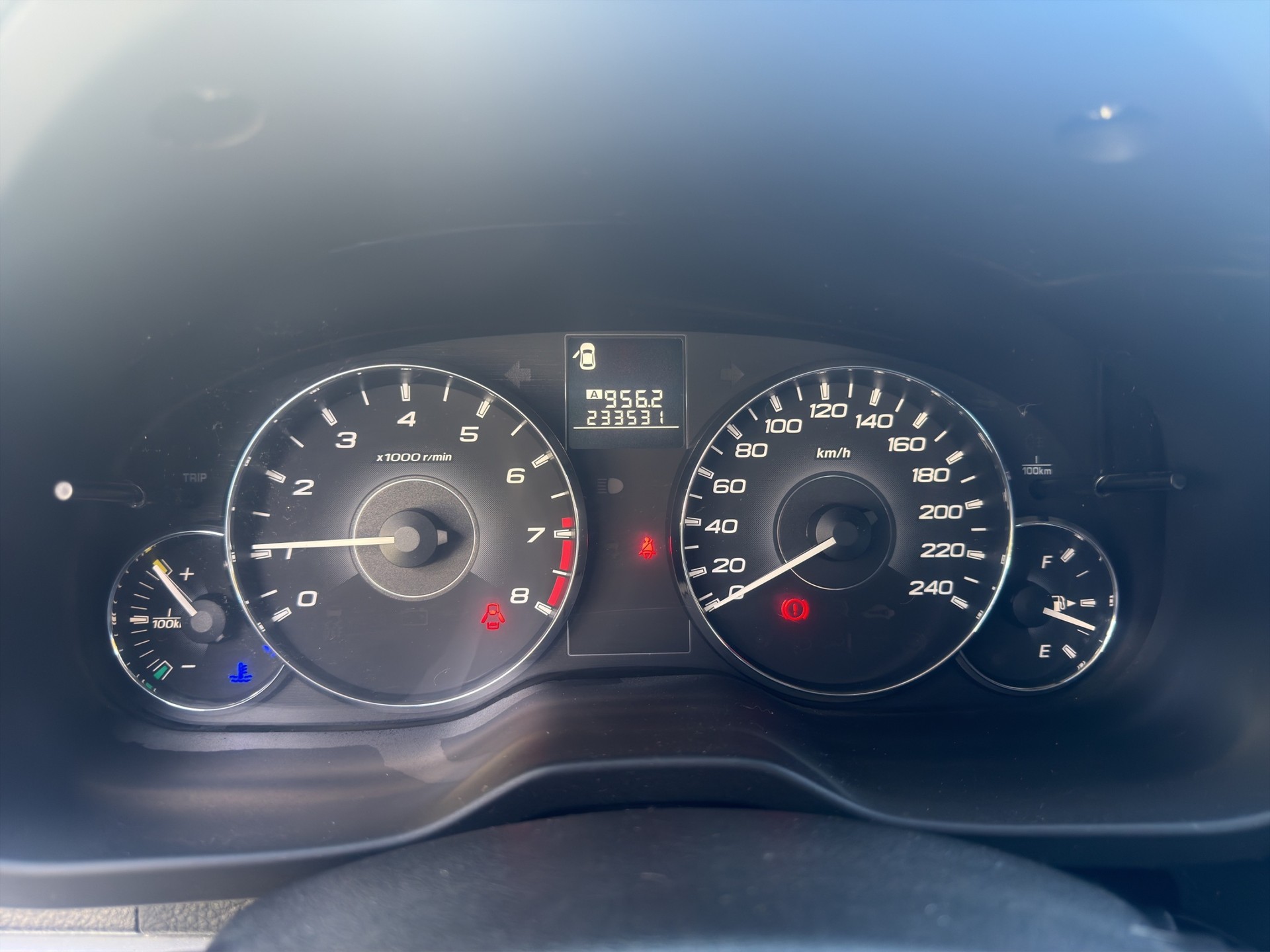 SUBARU Legacy 2.0i Swiss Special AWD-image-9