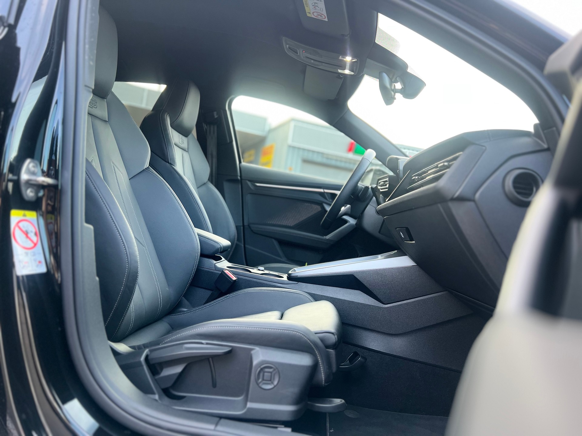 AUDI S3 Sportback TFSI quattro S-tronic-image-12