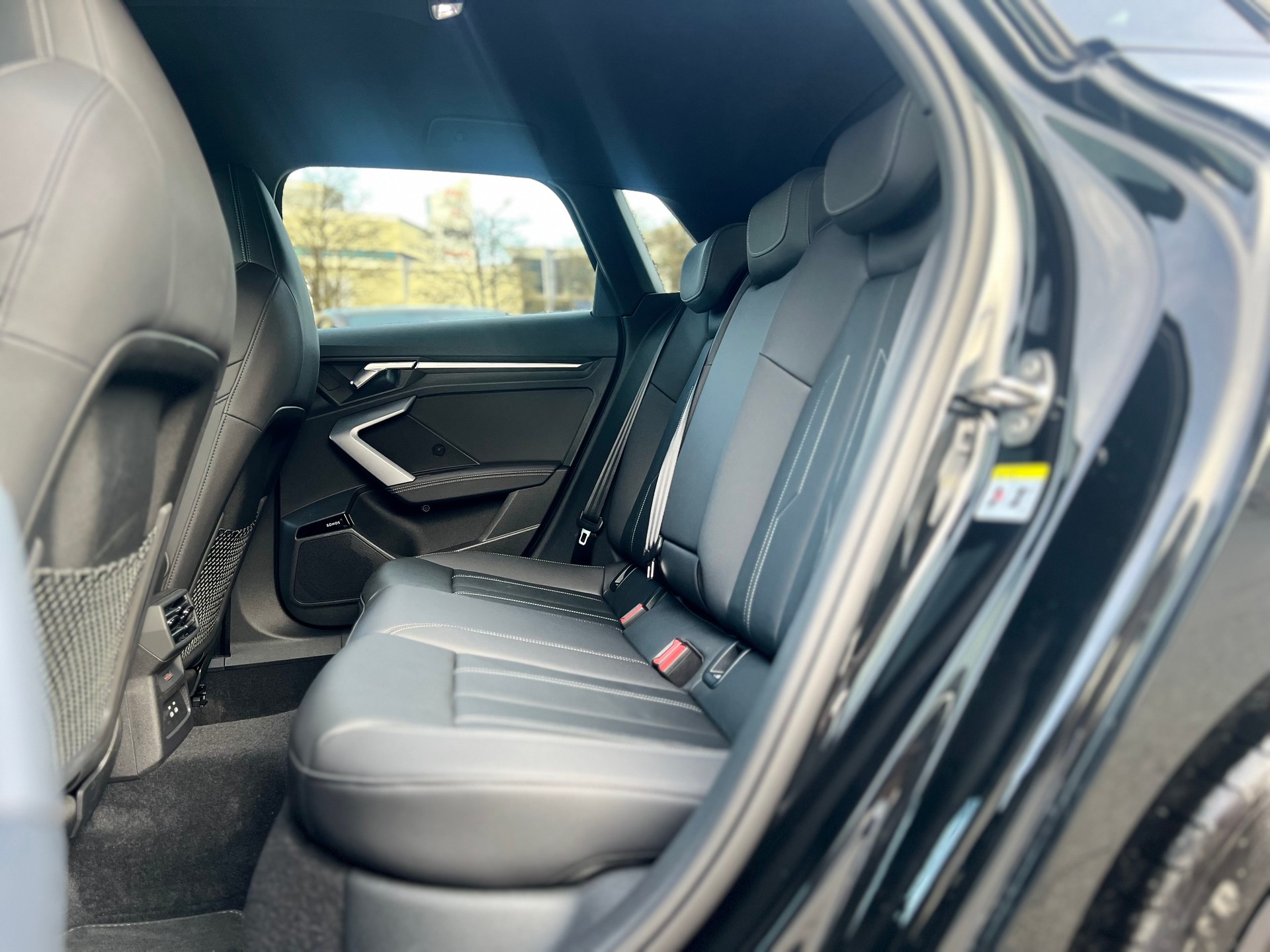 AUDI S3 Sportback TFSI quattro S-tronic-image-14