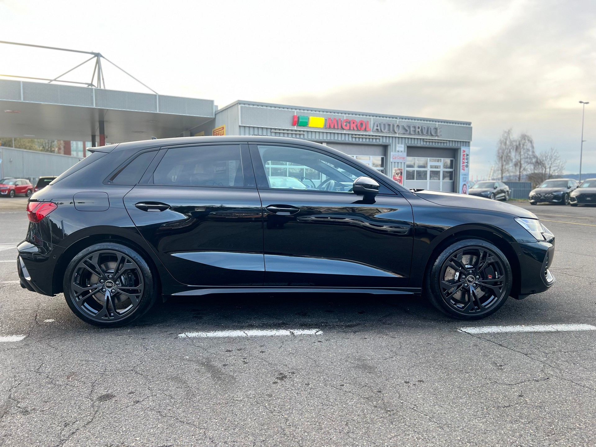 AUDI S3 Sportback TFSI quattro S-tronic-image-10