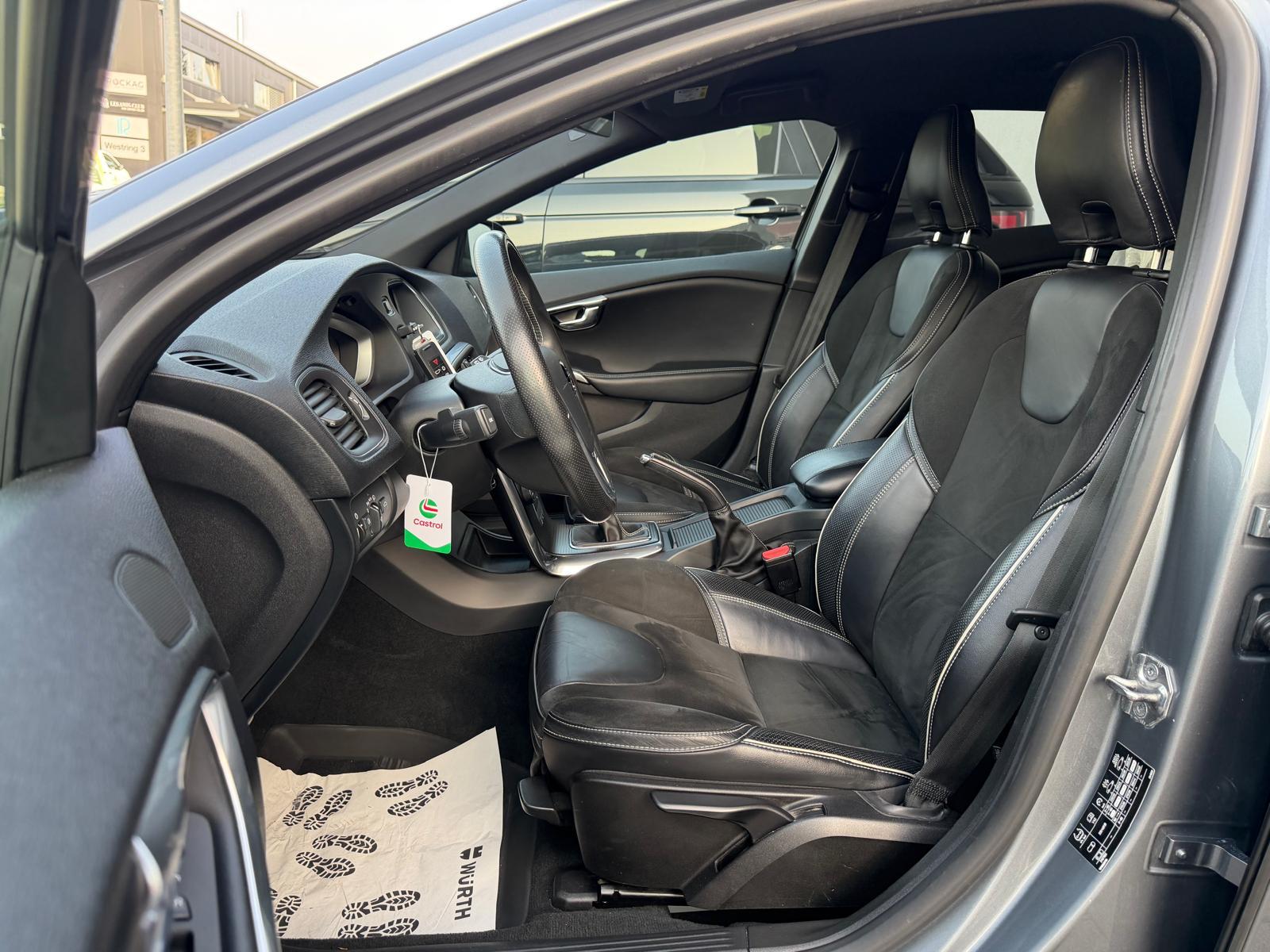VOLVO V40 2.0 D2 Momentum R-Design S/S-image-14