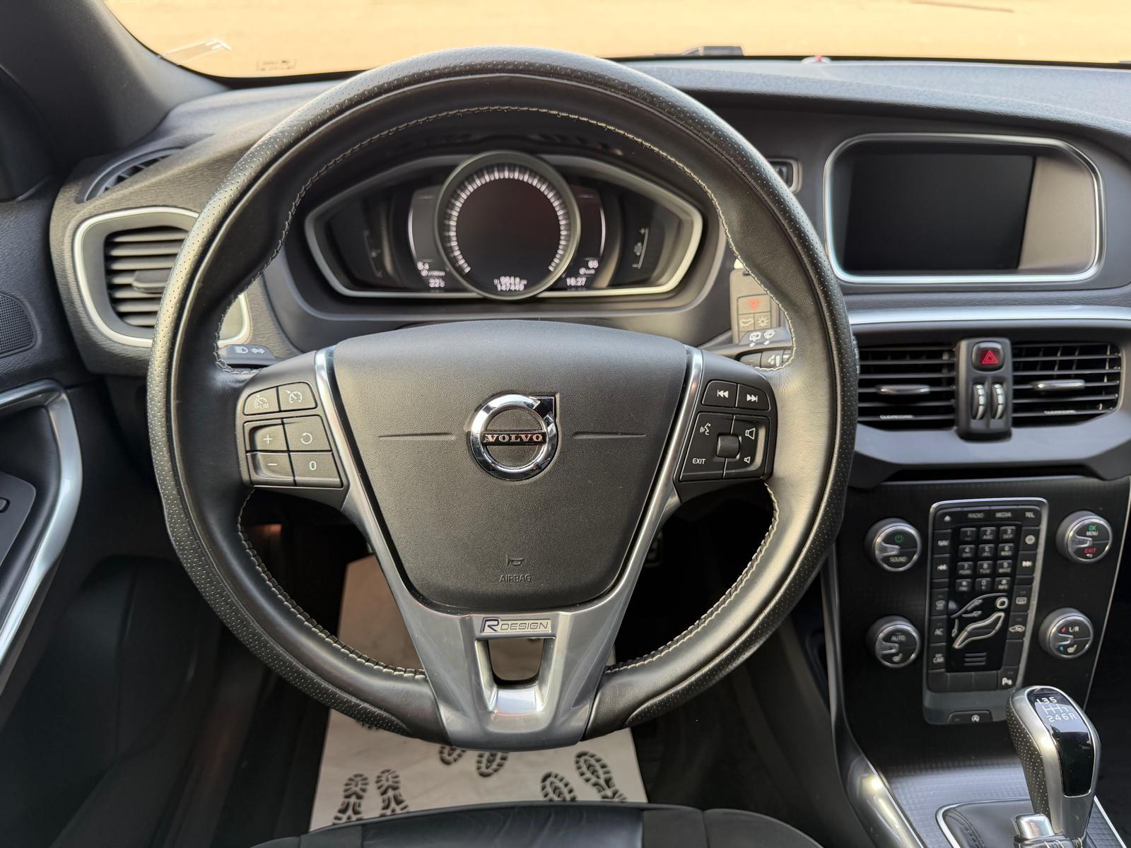 VOLVO V40 2.0 D2 Momentum R-Design S/S-image-10